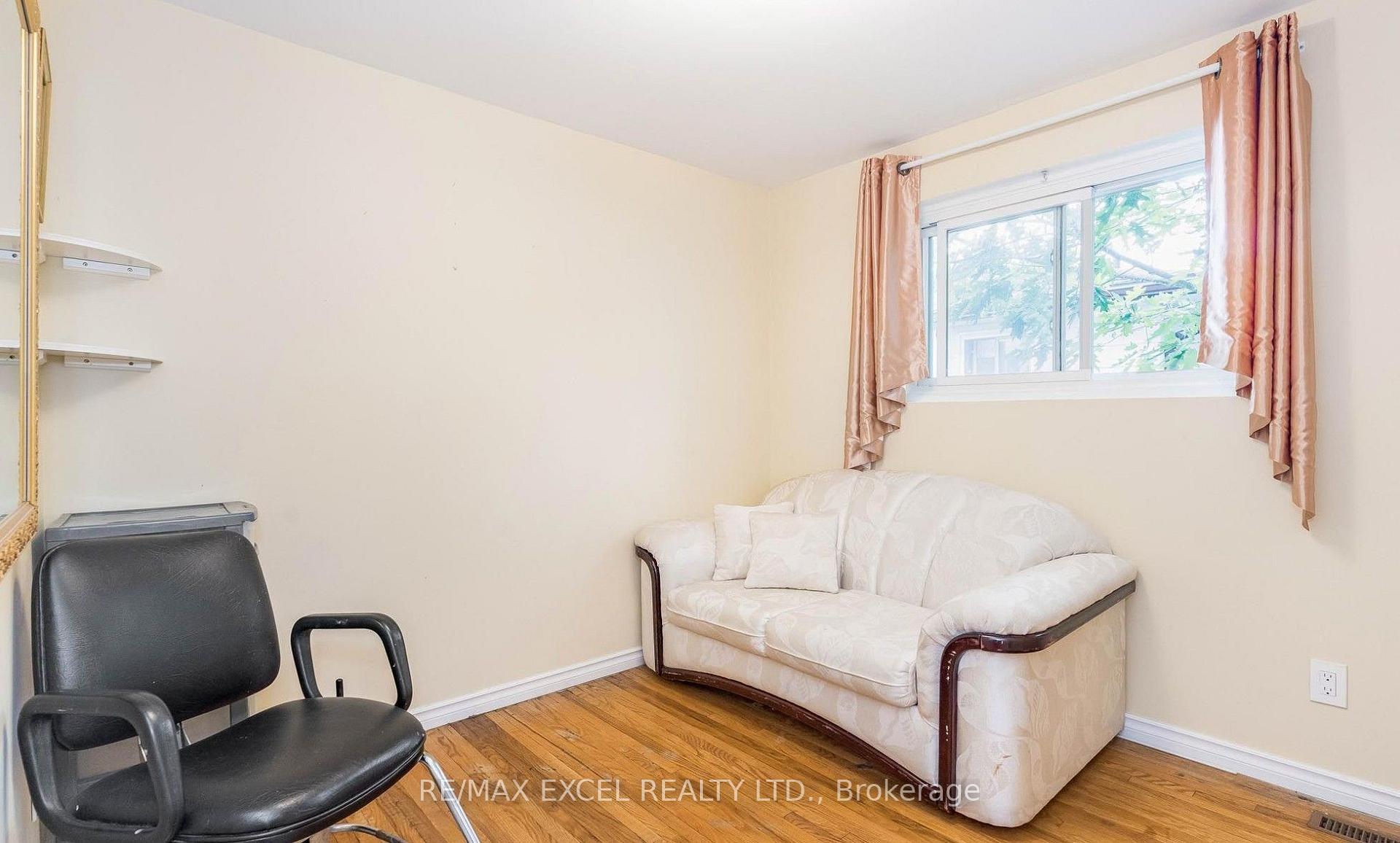 Photo 11 of 12 College Crescent, Barrie, Grove East — HOMEH