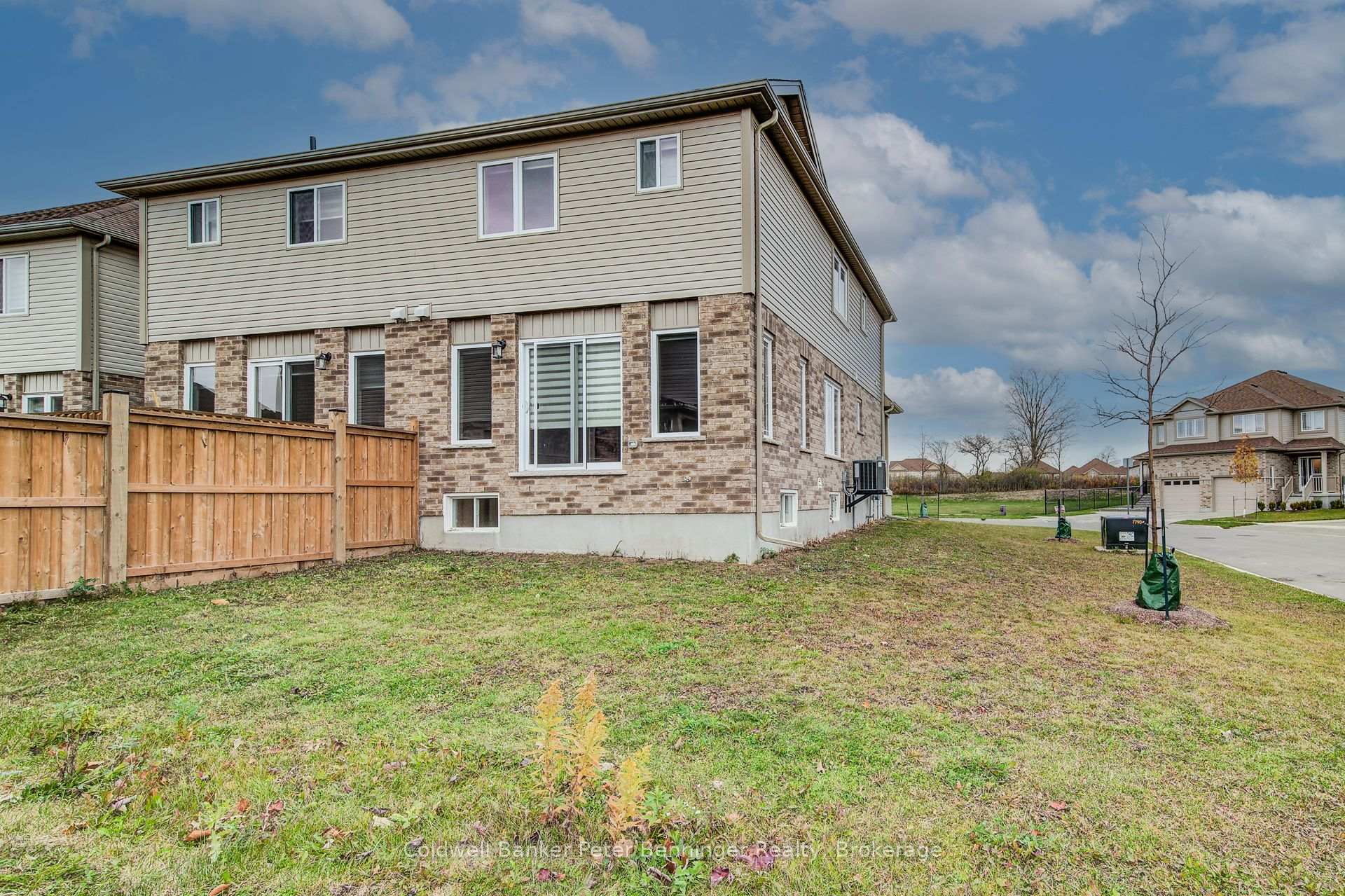 Photo 5 of 77 John Brabson Crescent, Guelph, Kortright East — HOMEH