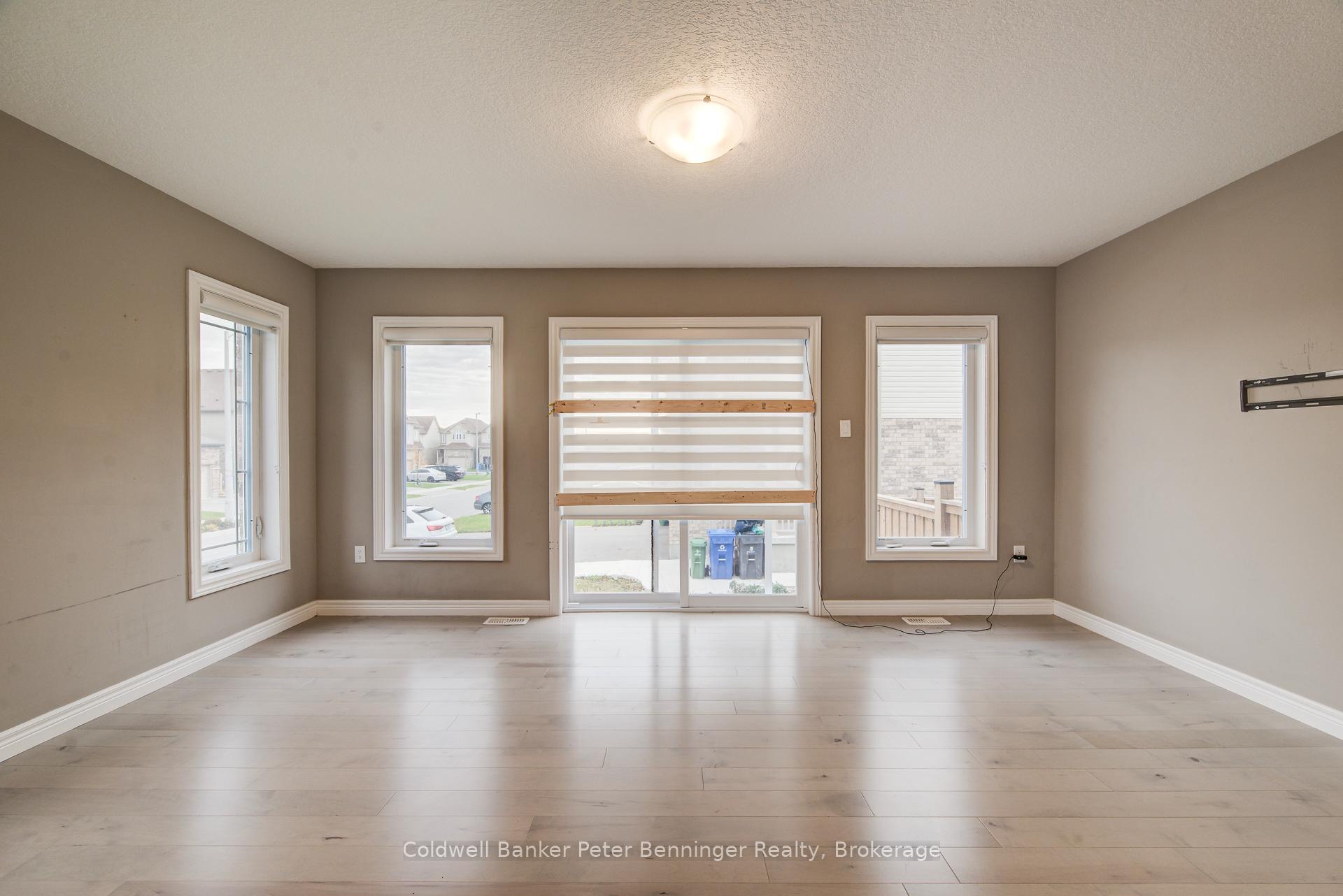 Photo 24 of 77 John Brabson Crescent, Guelph, Kortright East — HOMEH