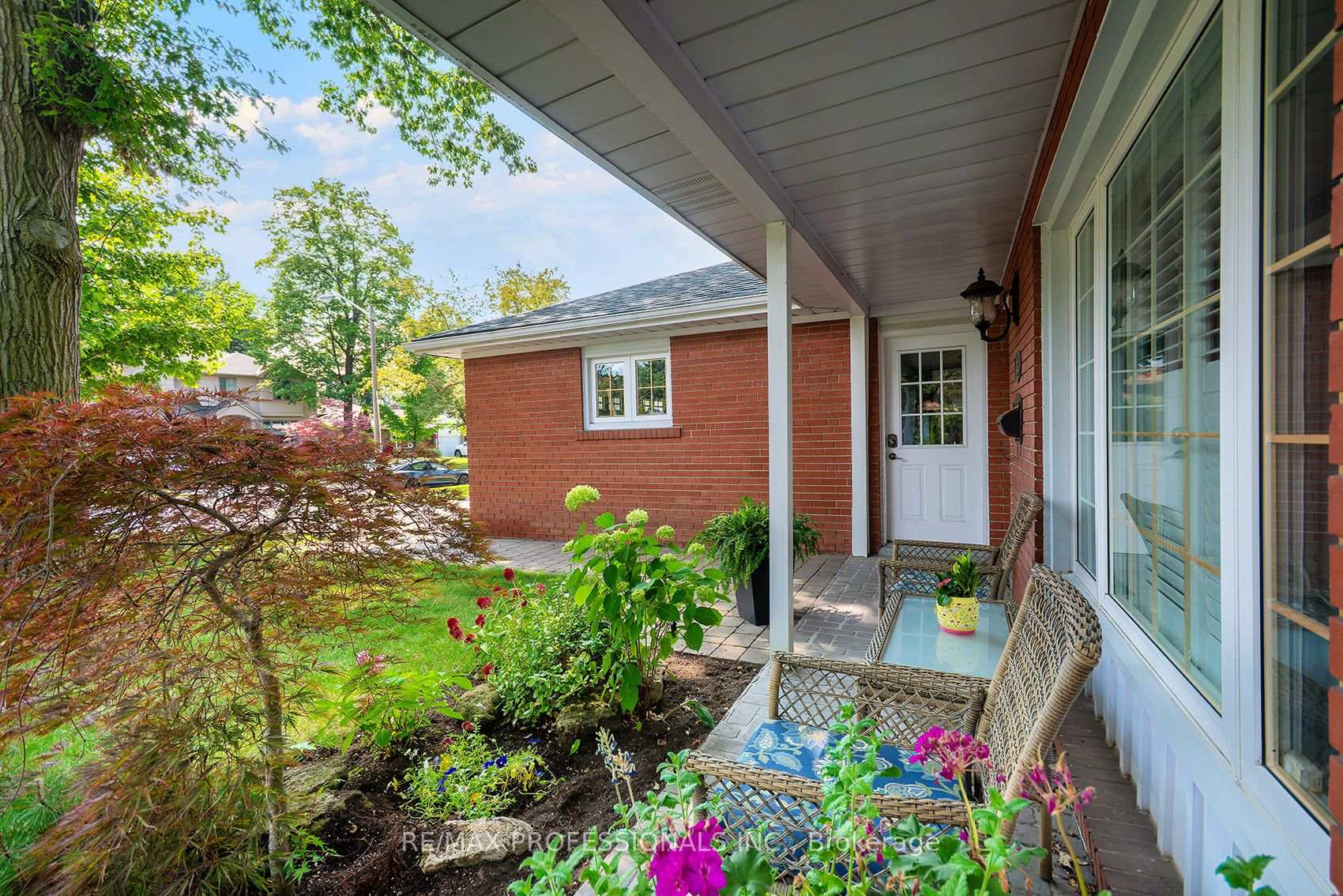 Photo 2 of 38 Boxwood Road, Etobicoke, Markland Wood — HOMEH