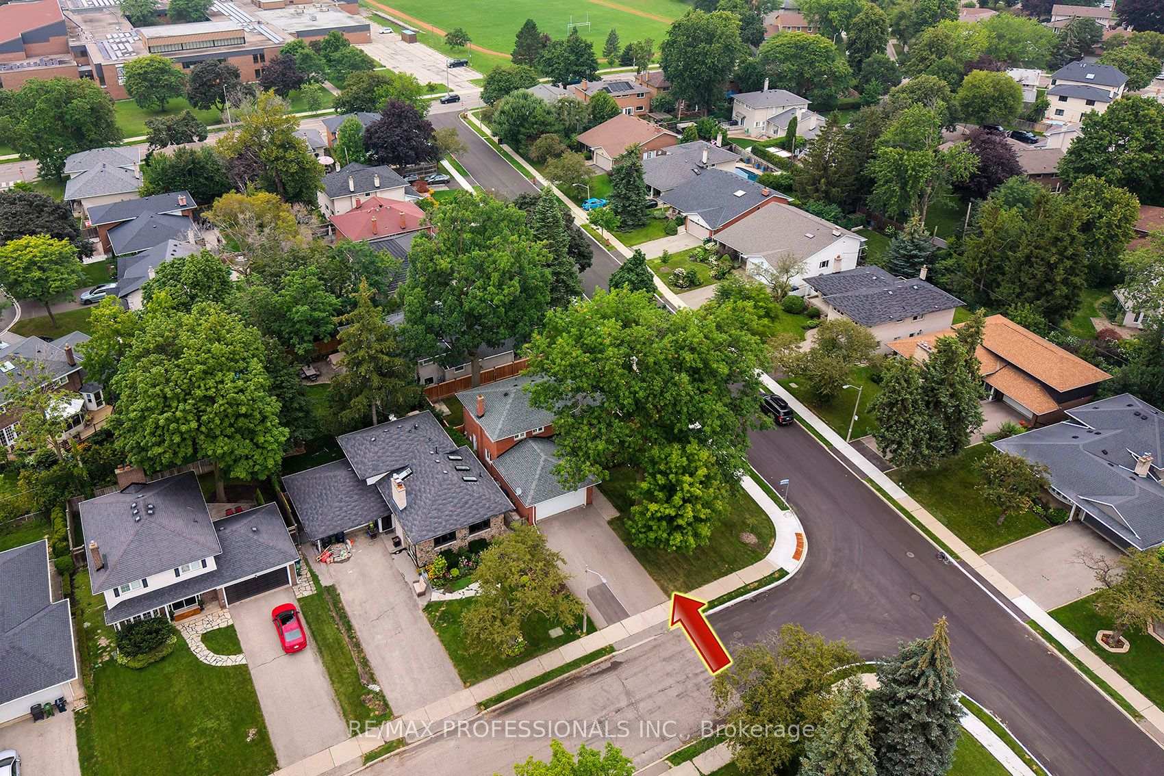Photo 3 of 38 Boxwood Road, Etobicoke, Markland Wood — HOMEH