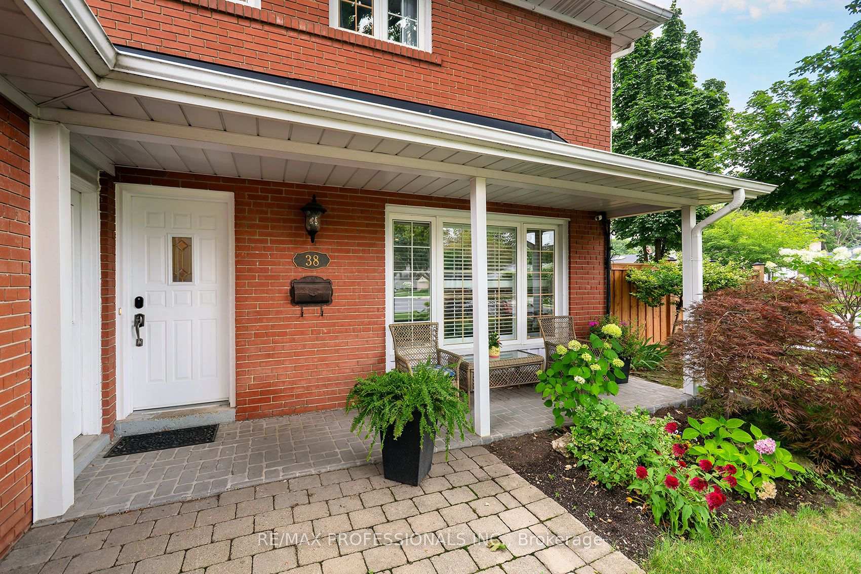 Photo 4 of 38 Boxwood Road, Etobicoke, Markland Wood — HOMEH
