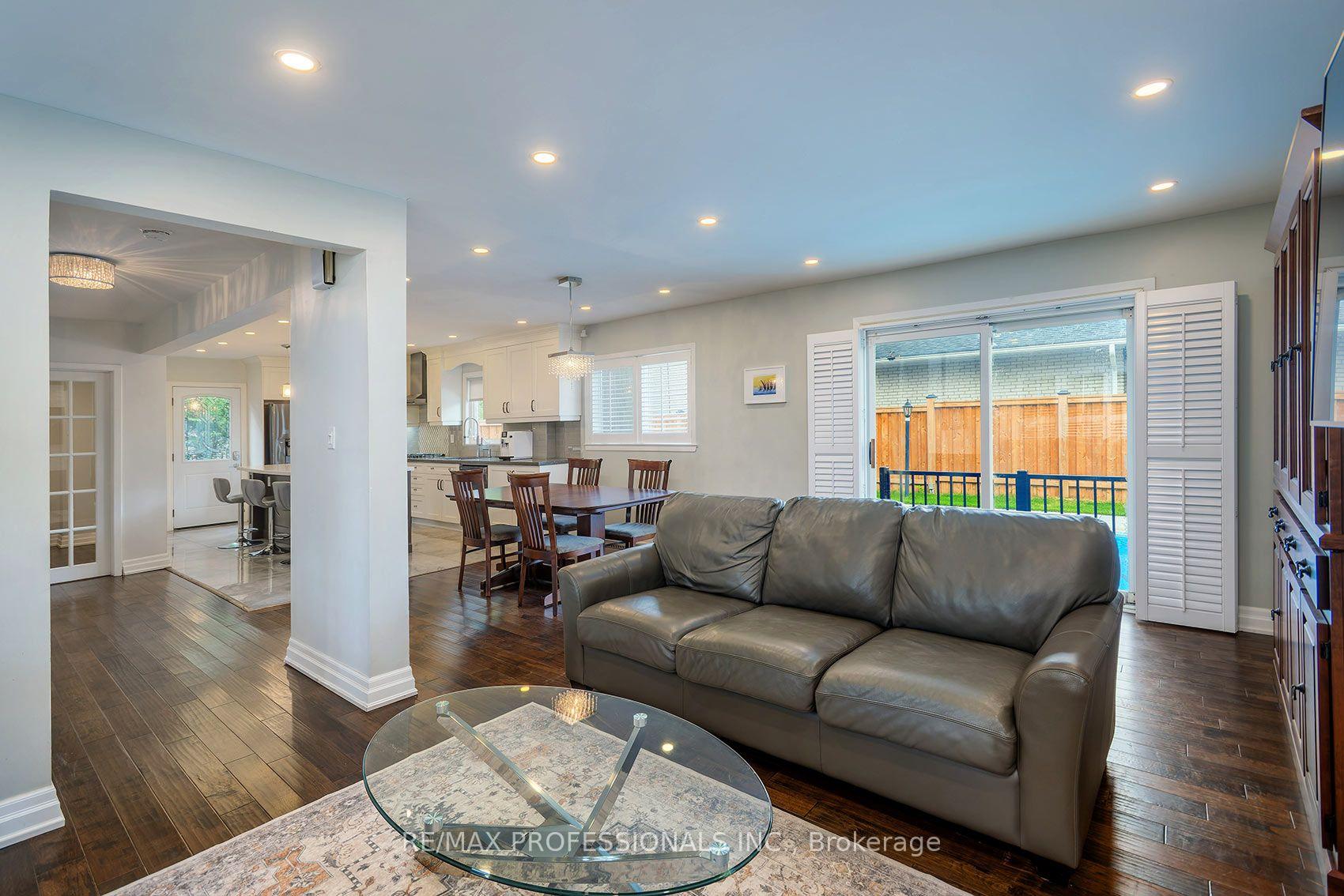 Photo 7 of 38 Boxwood Road, Etobicoke, Markland Wood — HOMEH