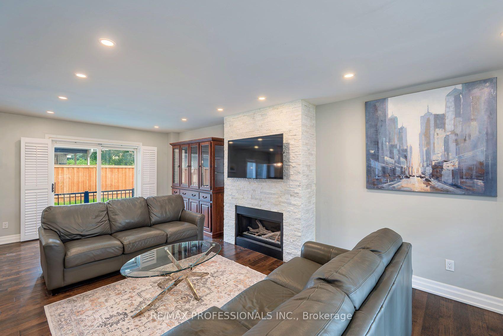 Photo 8 of 38 Boxwood Road, Etobicoke, Markland Wood — HOMEH