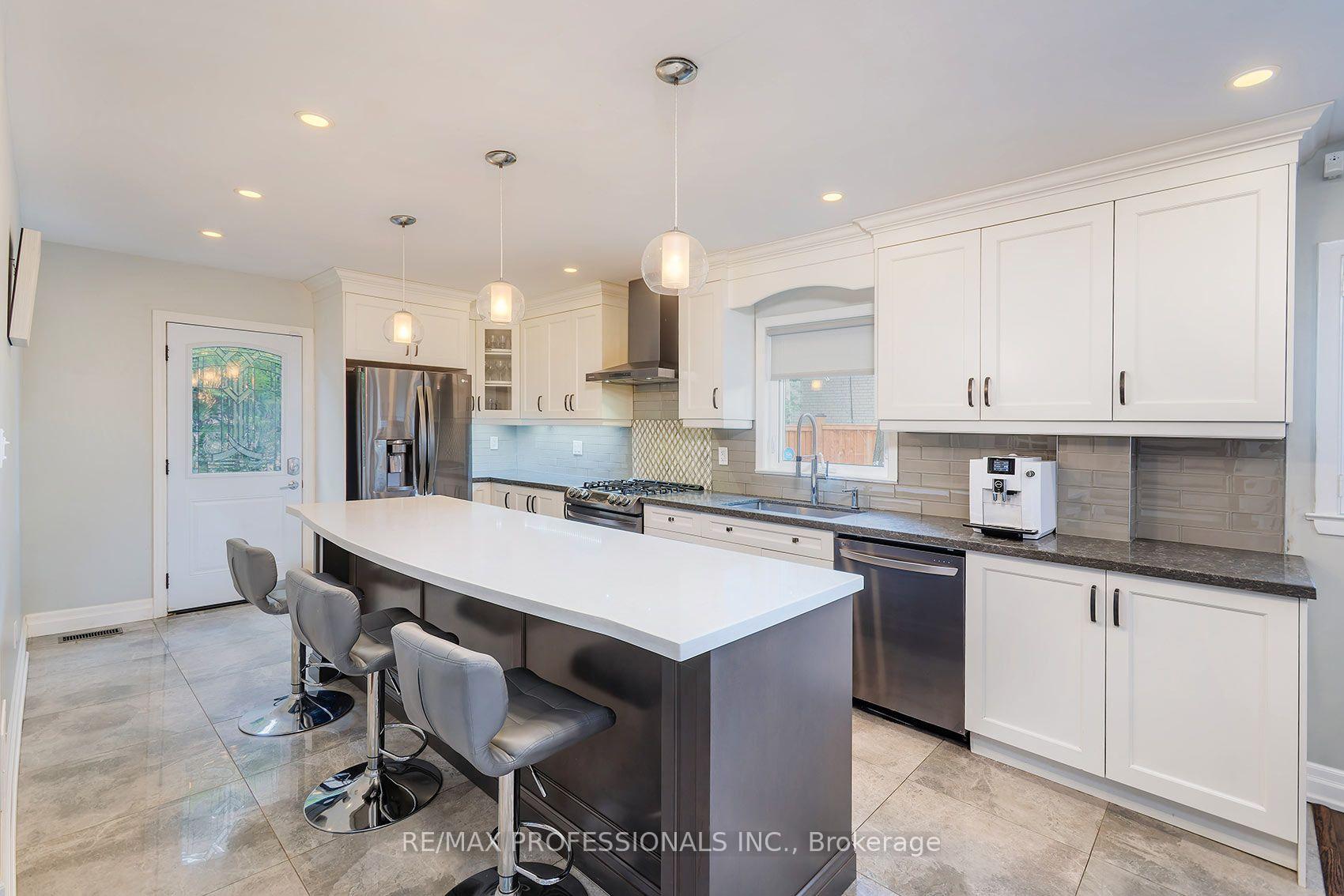 Photo 9 of 38 Boxwood Road, Etobicoke, Markland Wood — HOMEH