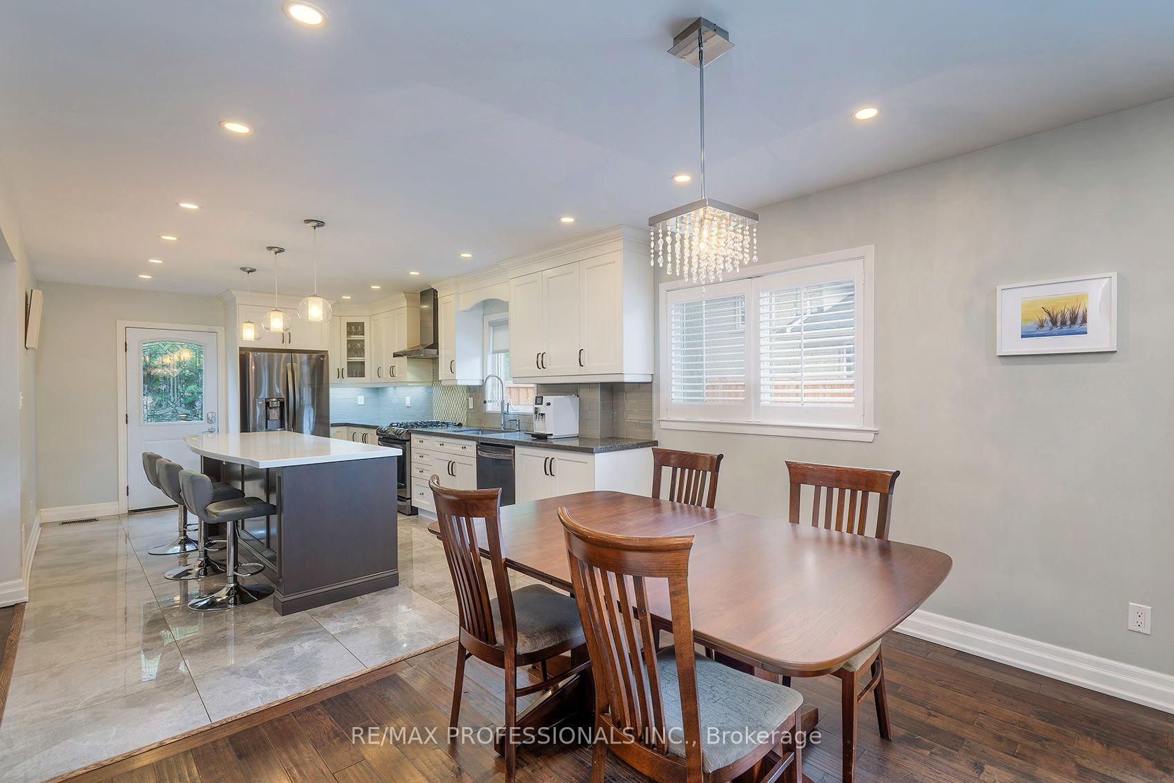 Photo 11 of 38 Boxwood Road, Etobicoke, Markland Wood — HOMEH