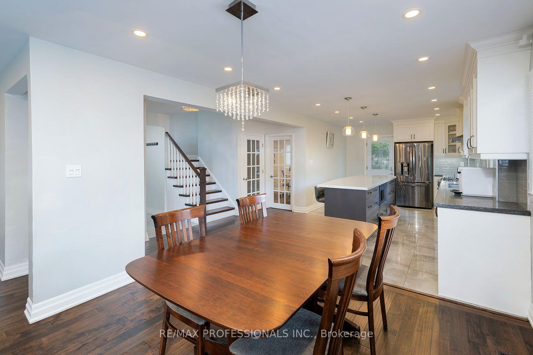 Photo 13 of 38 Boxwood Road, Etobicoke, Markland Wood — HOMEH