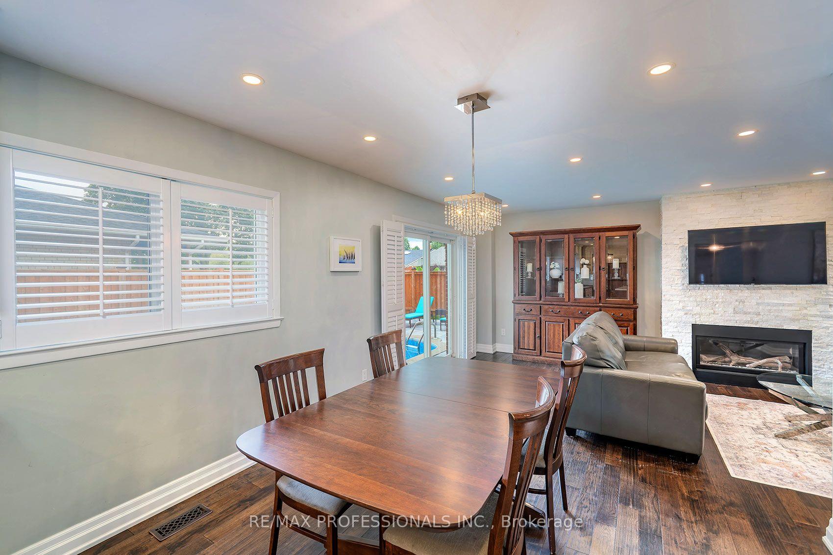 Photo 14 of 38 Boxwood Road, Etobicoke, Markland Wood — HOMEH