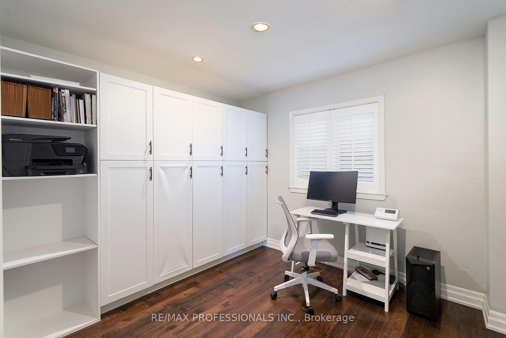 Photo 15 of 38 Boxwood Road, Etobicoke, Markland Wood — HOMEH