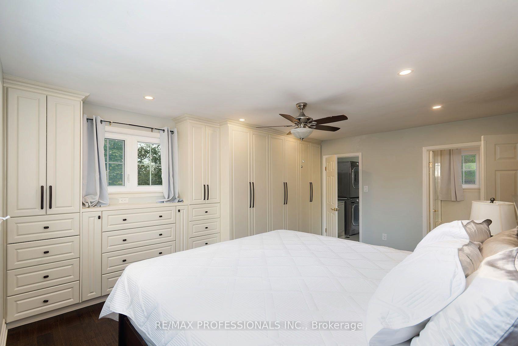 Photo 17 of 38 Boxwood Road, Etobicoke, Markland Wood — HOMEH