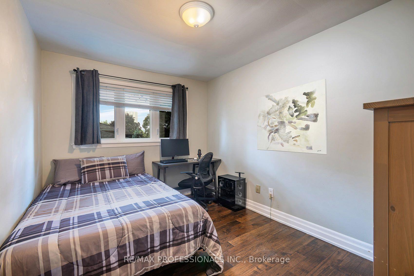 Photo 21 of 38 Boxwood Road, Etobicoke, Markland Wood — HOMEH