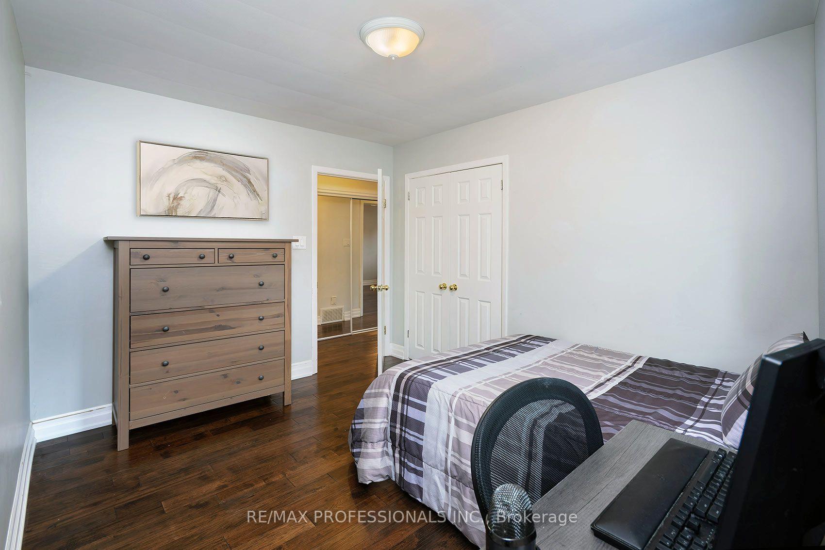 Photo 22 of 38 Boxwood Road, Etobicoke, Markland Wood — HOMEH