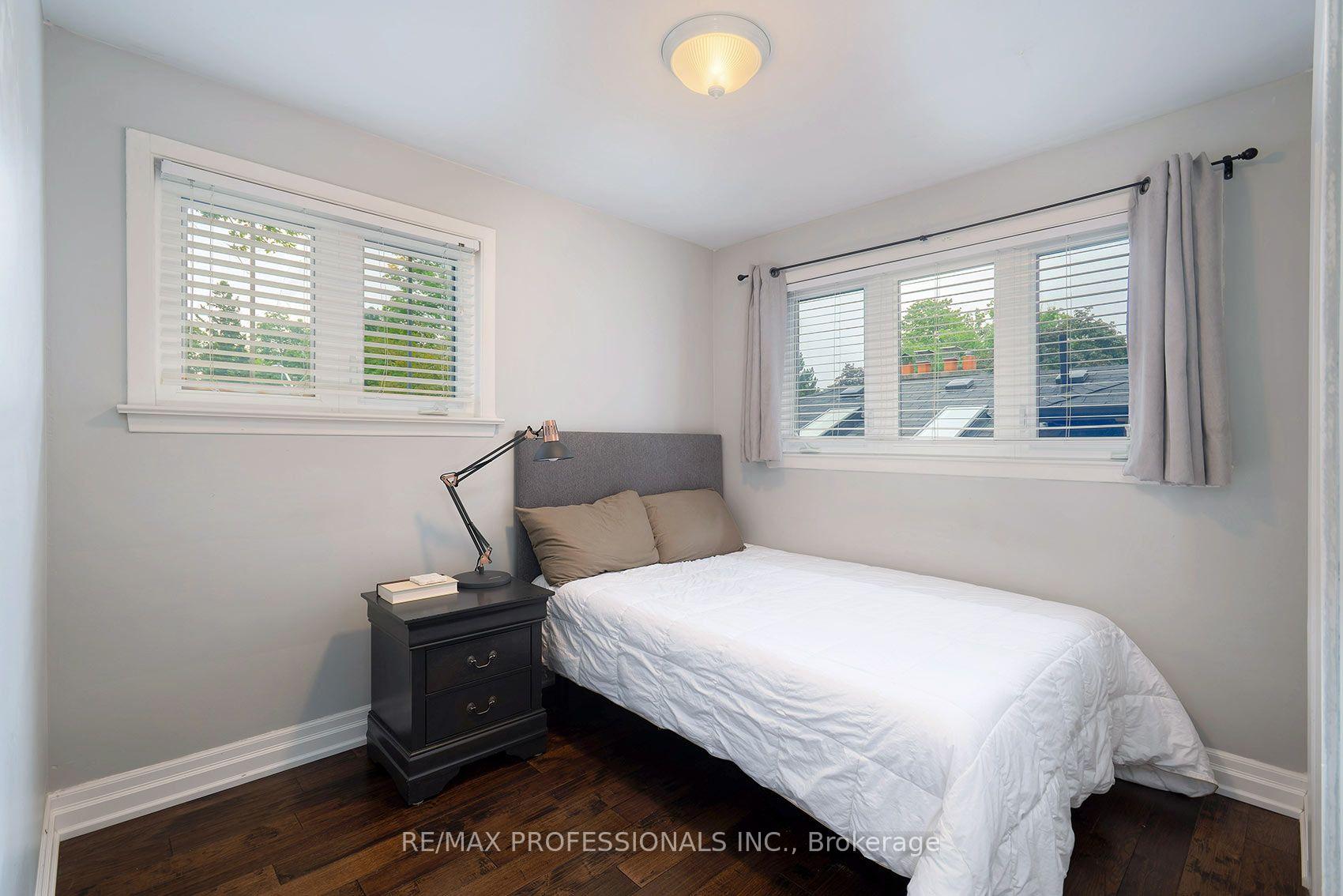 Photo 24 of 38 Boxwood Road, Etobicoke, Markland Wood — HOMEH