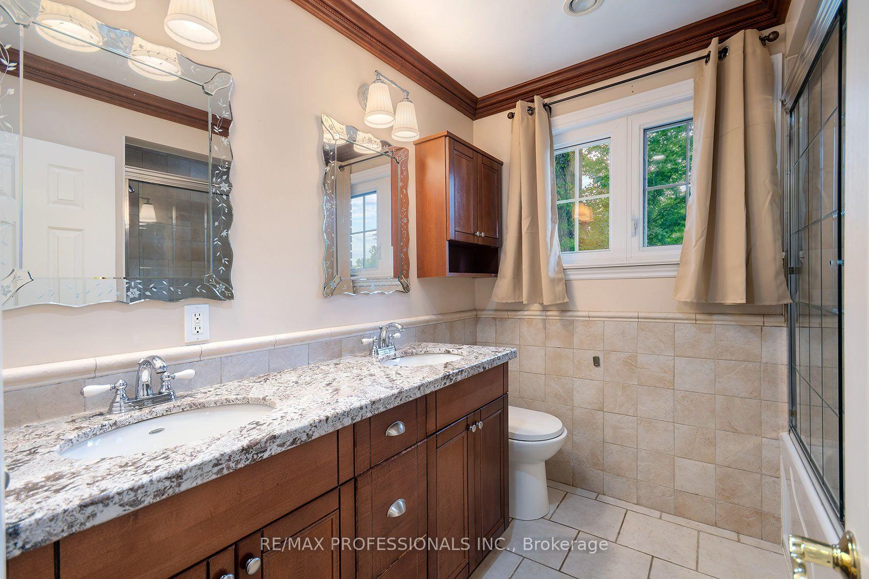 Photo 25 of 38 Boxwood Road, Etobicoke, Markland Wood — HOMEH
