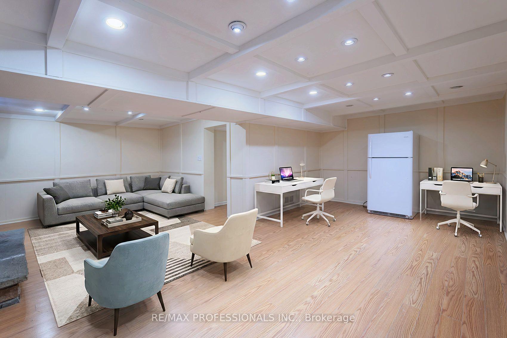 Photo 30 of 38 Boxwood Road, Etobicoke, Markland Wood — HOMEH