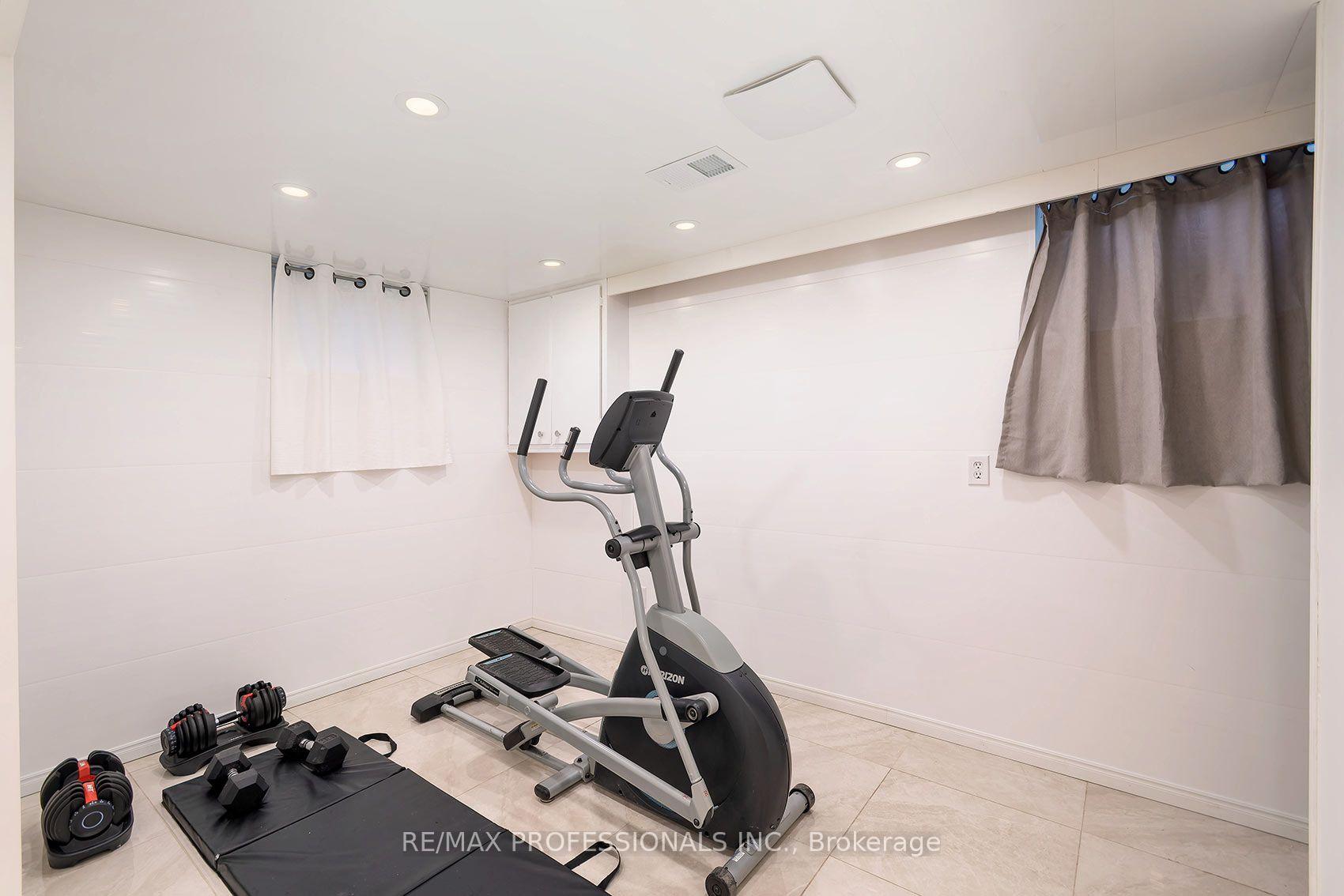 Photo 31 of 38 Boxwood Road, Etobicoke, Markland Wood — HOMEH