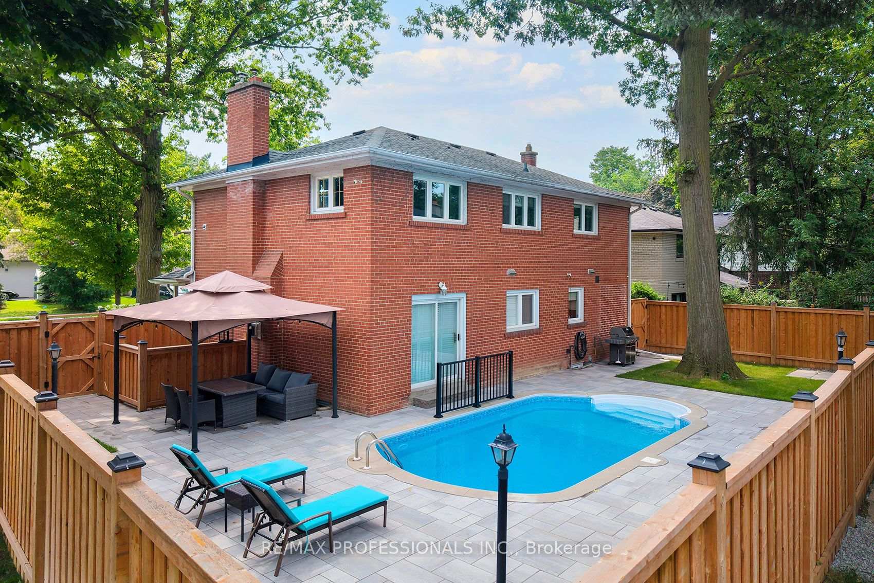 Photo 34 of 38 Boxwood Road, Etobicoke, Markland Wood — HOMEH