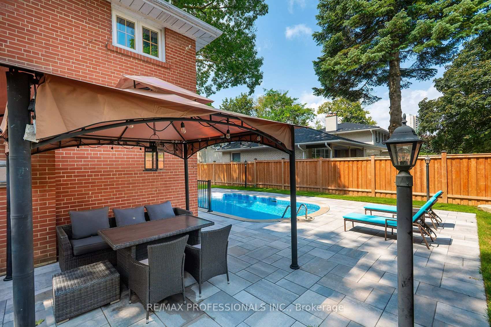 Photo 37 of 38 Boxwood Road, Etobicoke, Markland Wood — HOMEH
