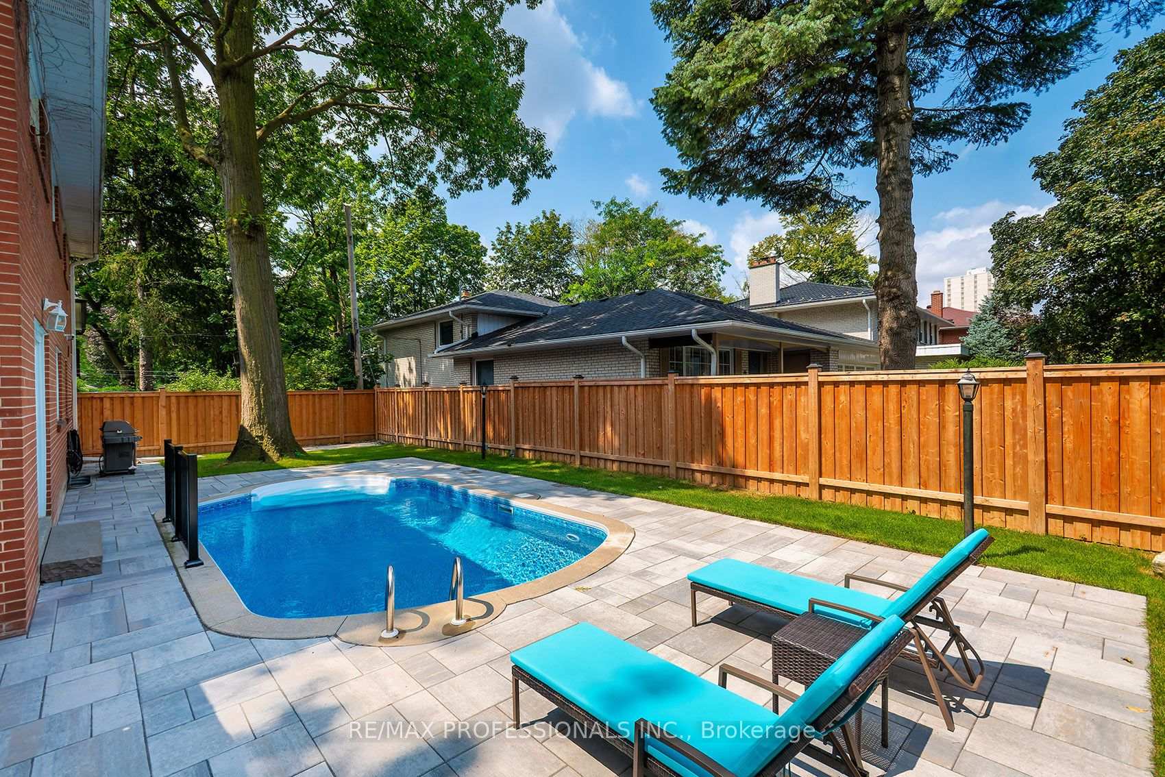 Photo 39 of 38 Boxwood Road, Etobicoke, Markland Wood — HOMEH