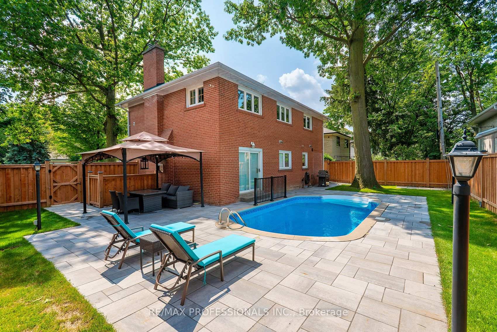 Photo 41 of 38 Boxwood Road, Etobicoke, Markland Wood — HOMEH