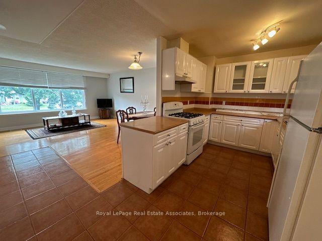 Photo 4 of 13 Edwin Drive, Brampton, Brampton South — HOMEH