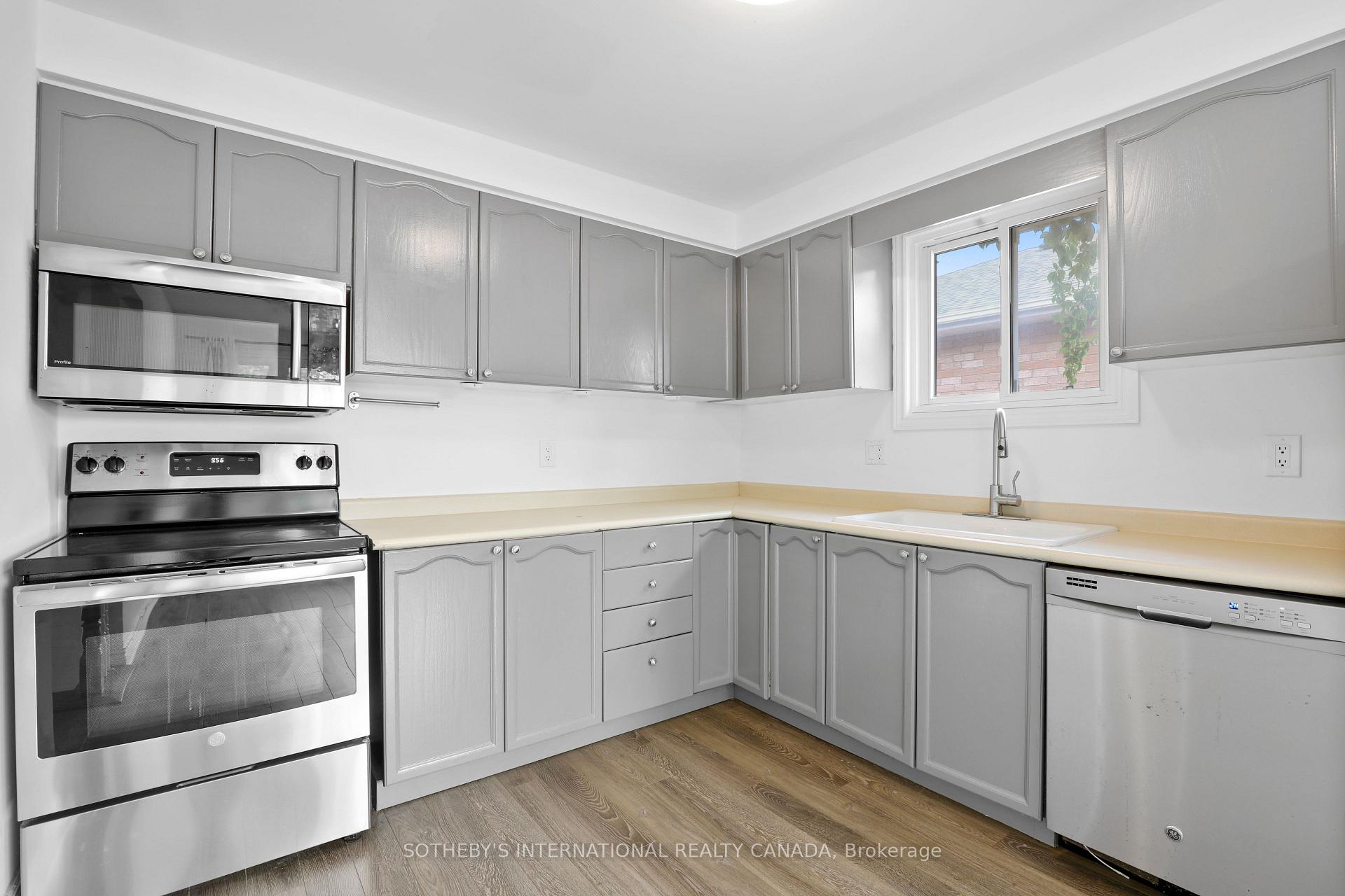 Photo 10 of 12 Dunkin Avenue, Clarington, Courtice — HOMEH