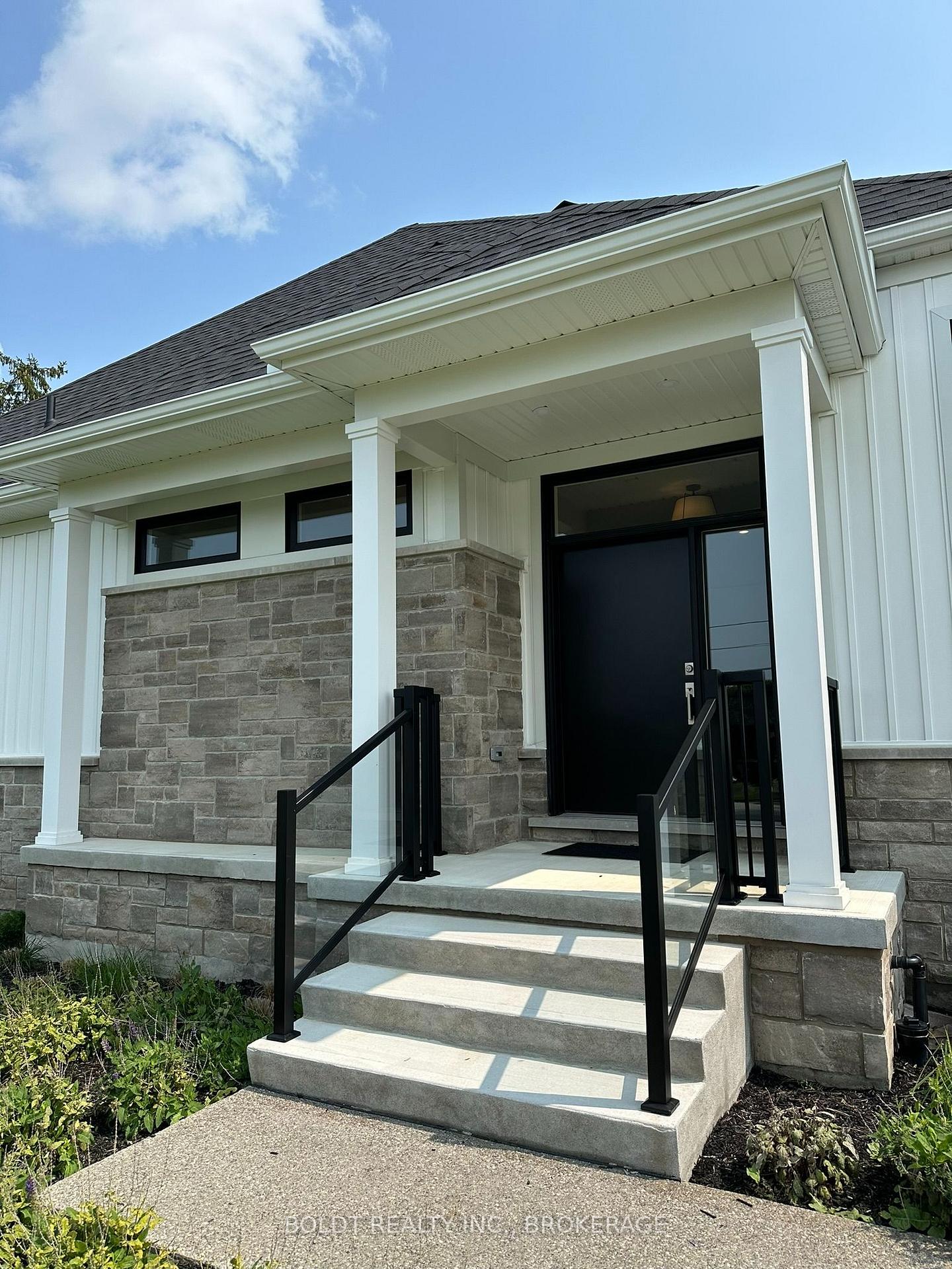 Photo 2 of Unit 15, 205 St. David's Road, Thorold, Confederation Heights — HOMEH