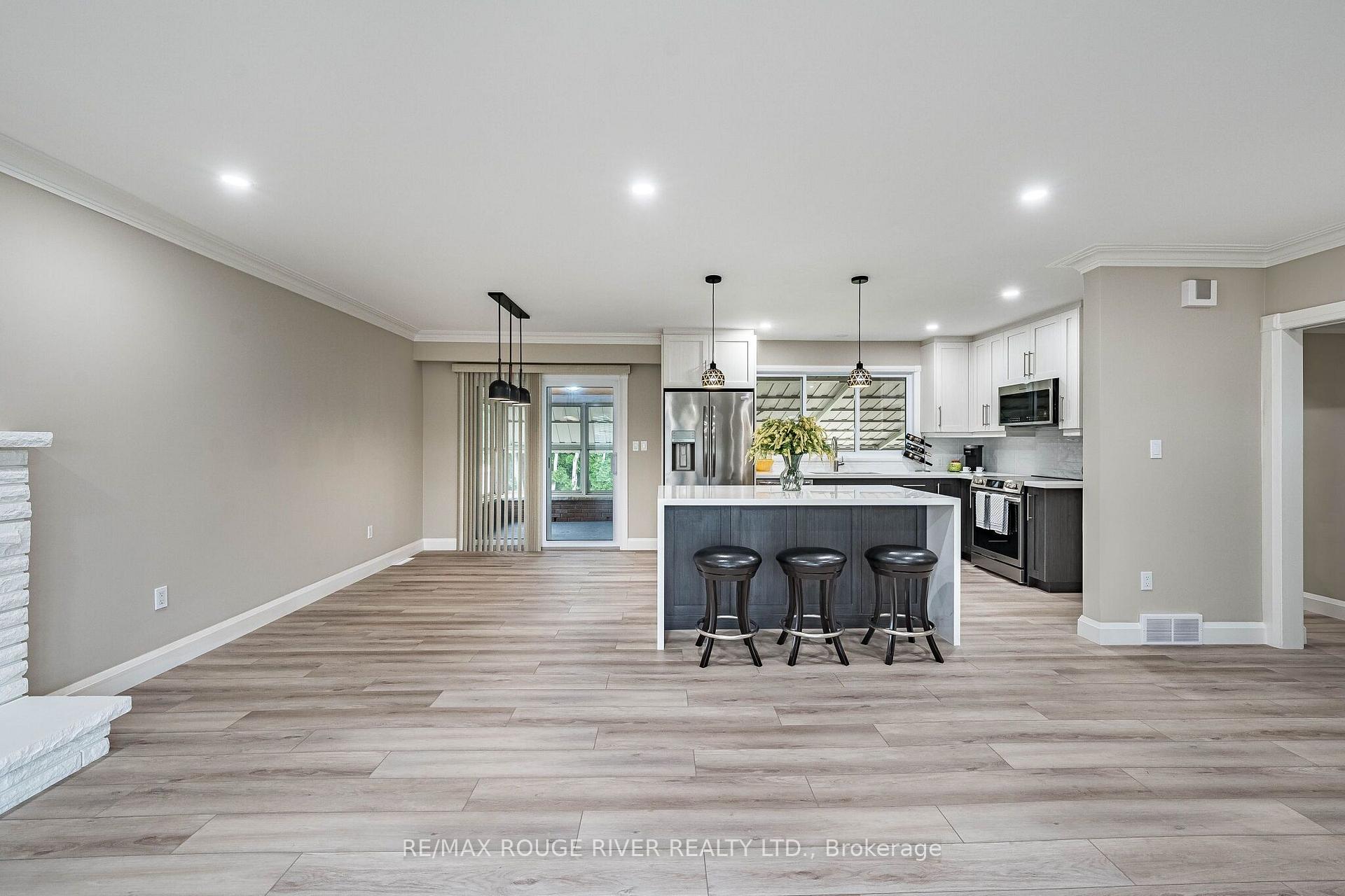 Photo 7 of 25 Clearview Heights, St. Catharines, Burleigh Hill — HOMEH