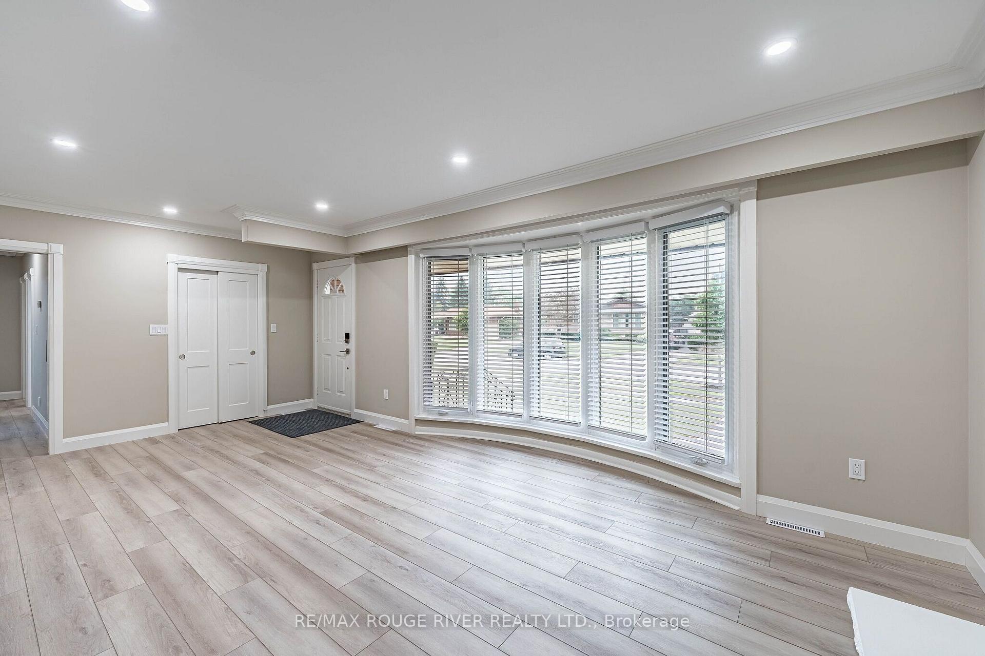 Photo 10 of 25 Clearview Heights, St. Catharines, Burleigh Hill — HOMEH