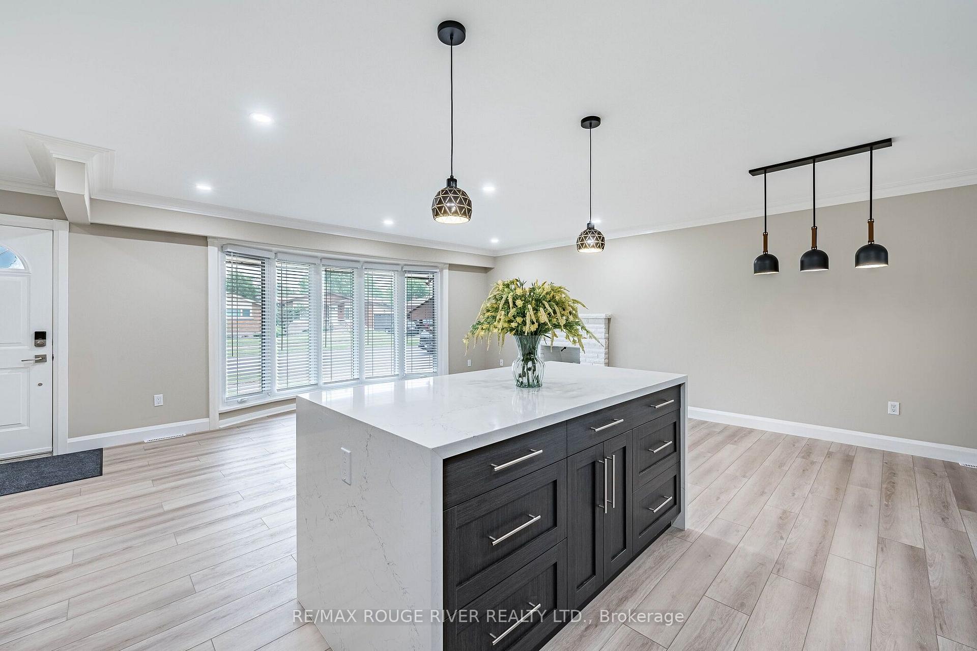 Photo 15 of 25 Clearview Heights, St. Catharines, Burleigh Hill — HOMEH
