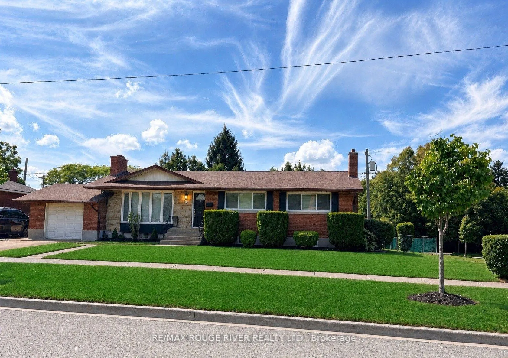Photo 2 of 25 Clearview Heights, St. Catharines, Burleigh Hill — HOMEH