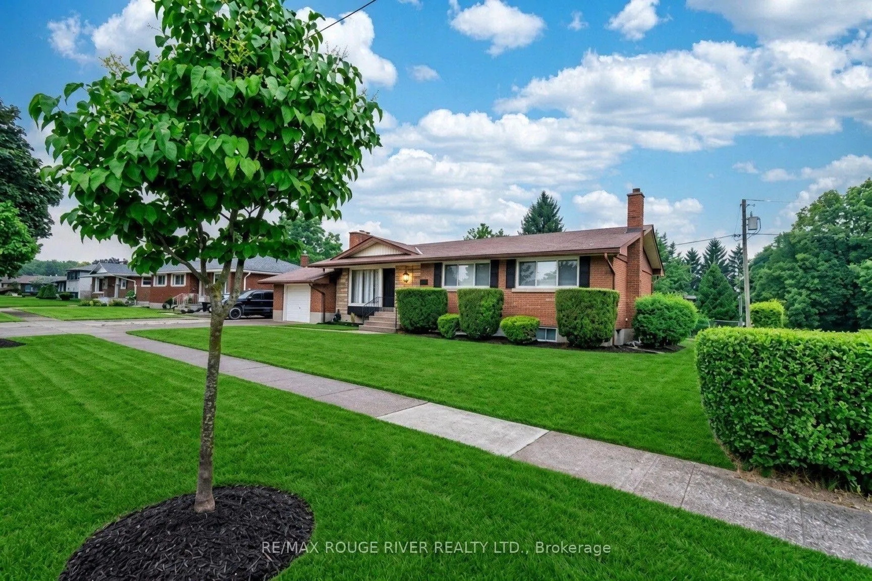 Photo 4 of 25 Clearview Heights, St. Catharines, Burleigh Hill — HOMEH