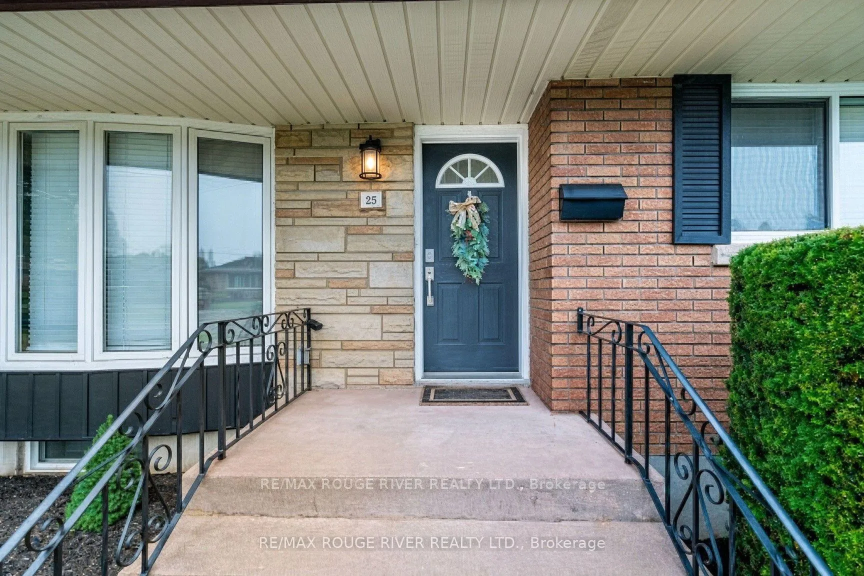 Photo 5 of 25 Clearview Heights, St. Catharines, Burleigh Hill — HOMEH