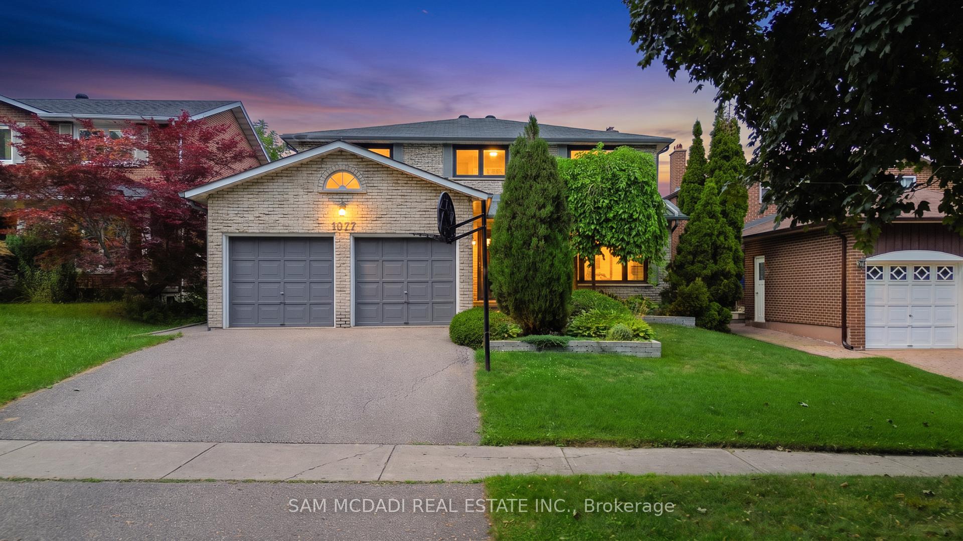 Front of 1077 Saginaw Crescent