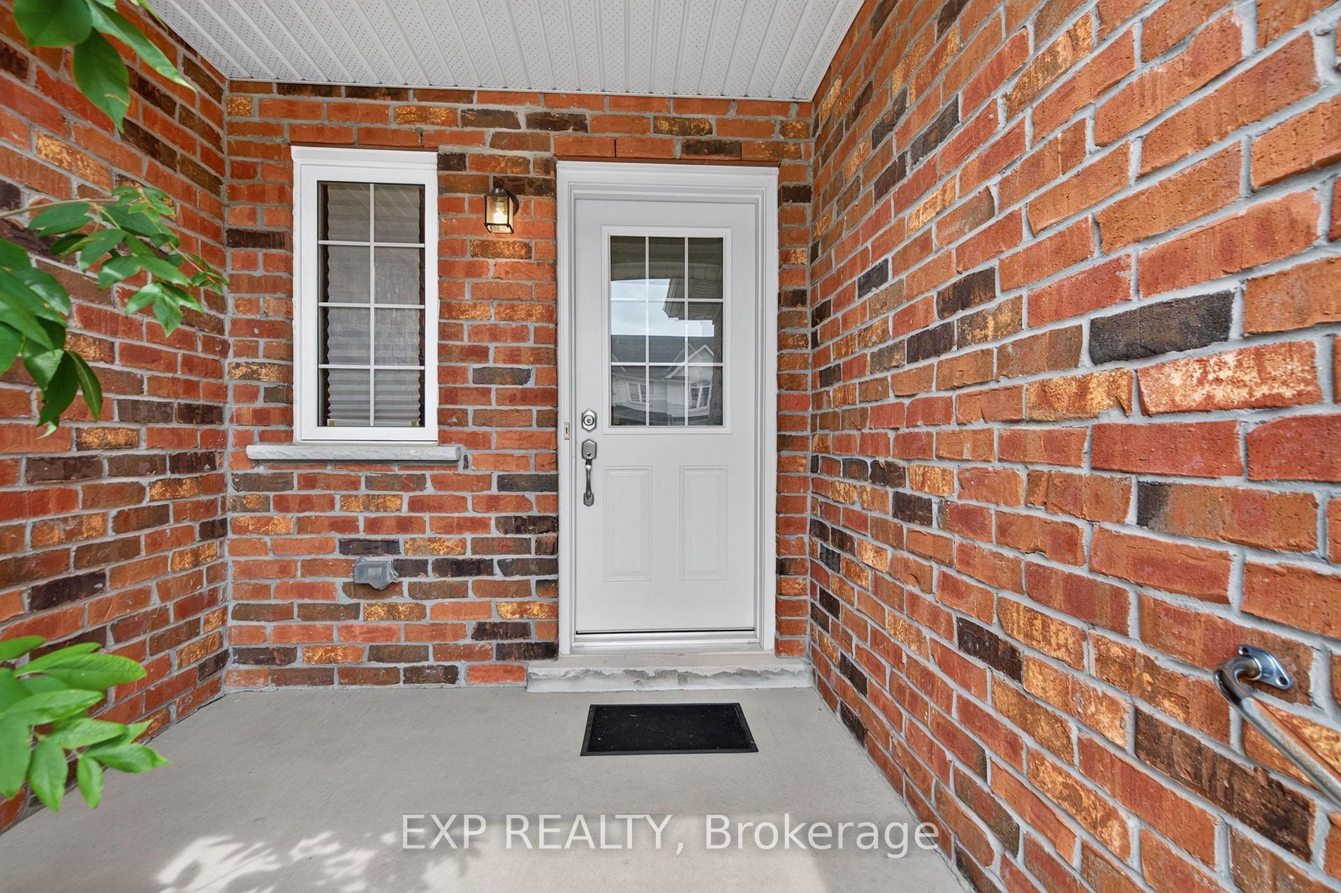 Photo 2 of 930 Silverfox Crescent, London, North S — HOMEH