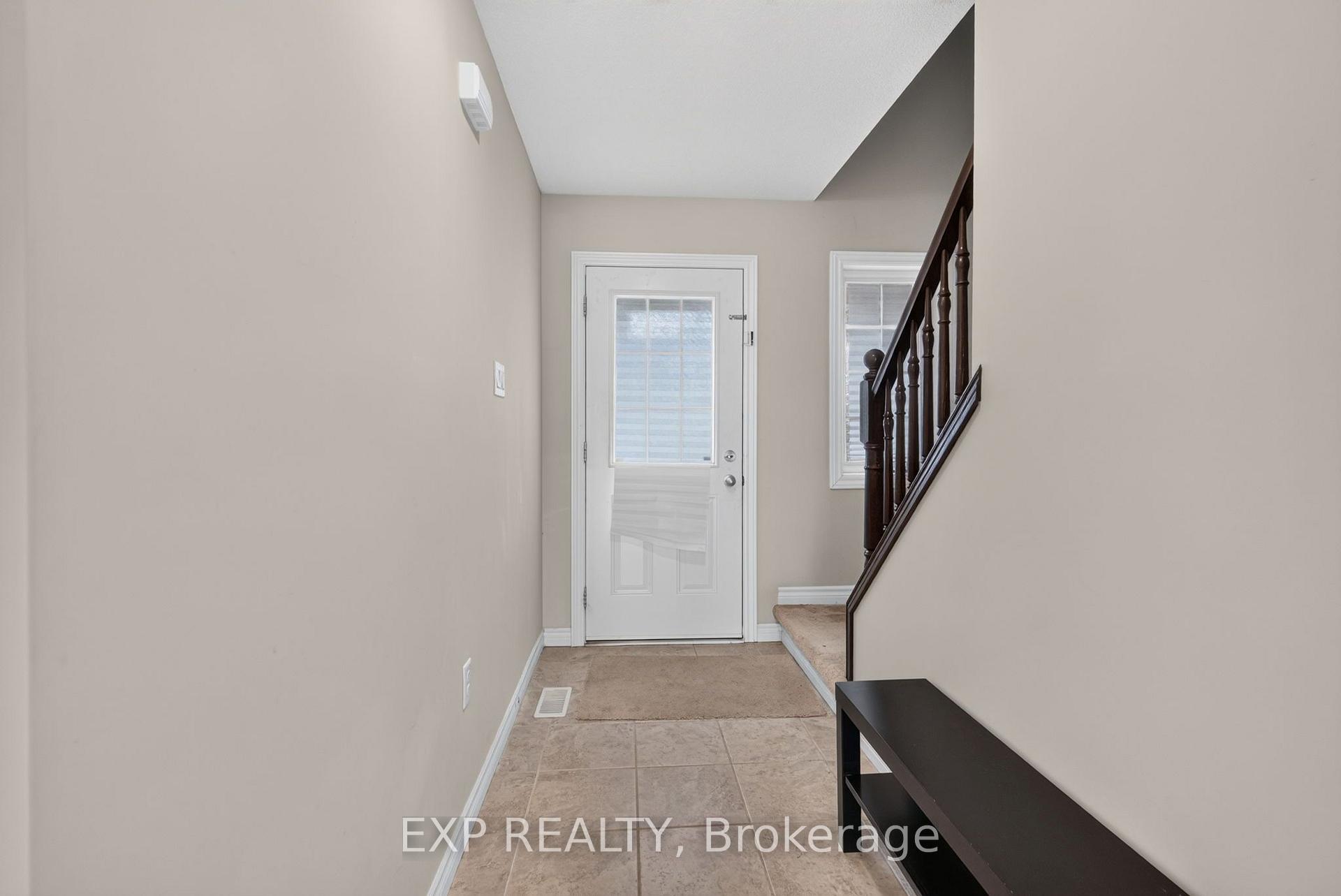 Photo 3 of 930 Silverfox Crescent, London, North S — HOMEH