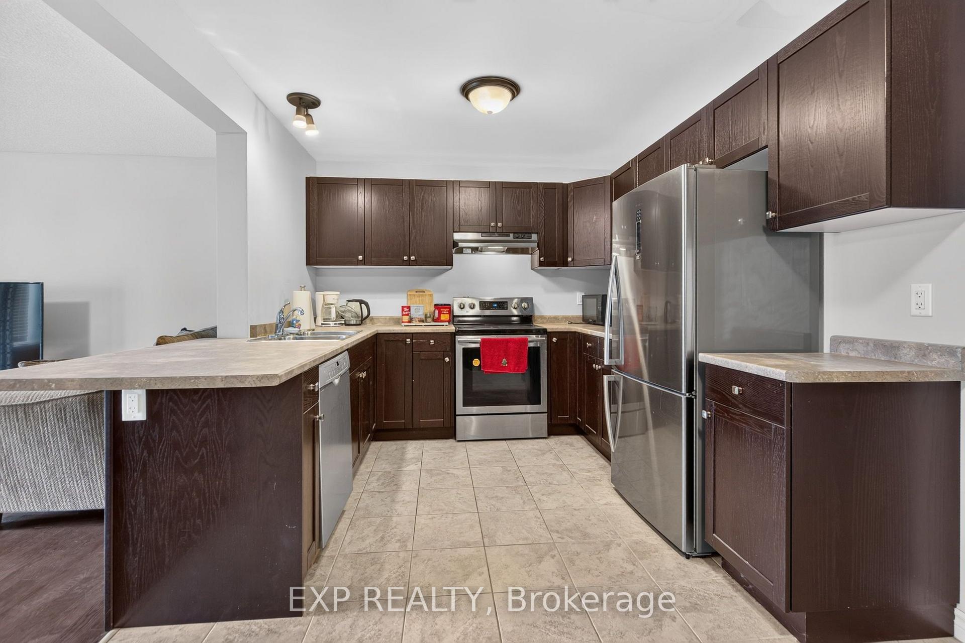 Photo 7 of 930 Silverfox Crescent, London, North S — HOMEH