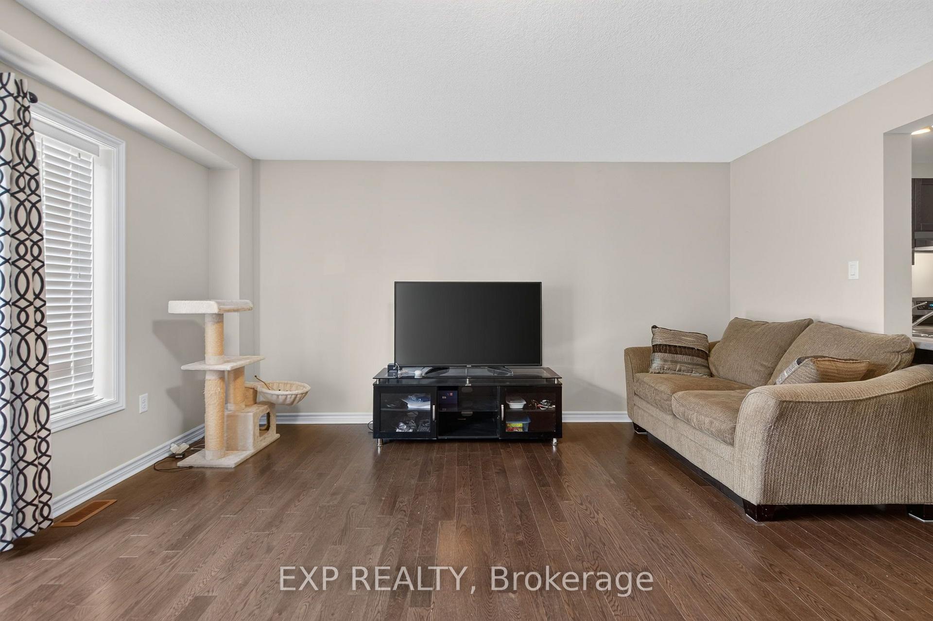 Photo 16 of 930 Silverfox Crescent, London, North S — HOMEH