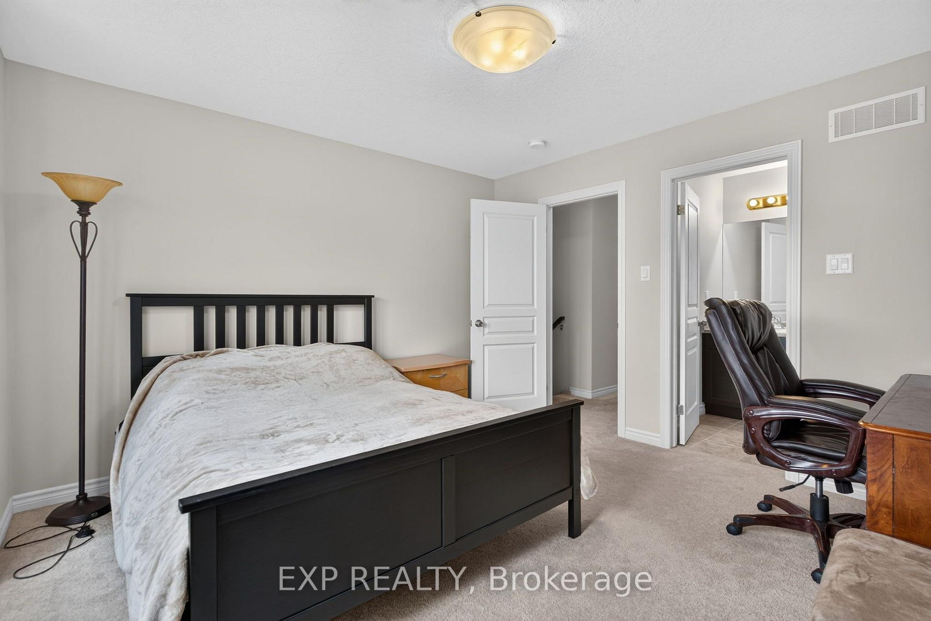 Photo 19 of 930 Silverfox Crescent, London, North S — HOMEH