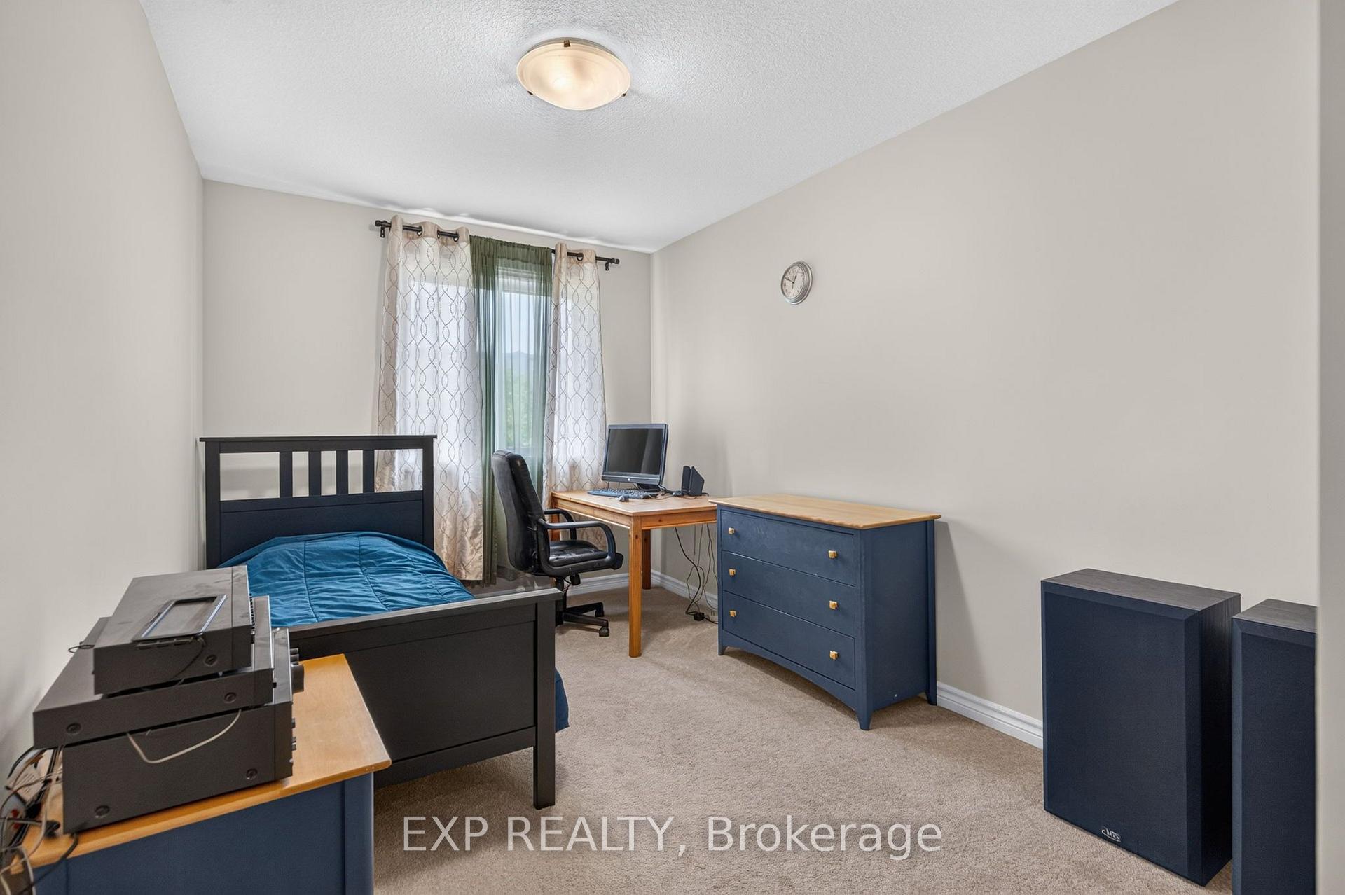 Photo 28 of 930 Silverfox Crescent, London, North S — HOMEH