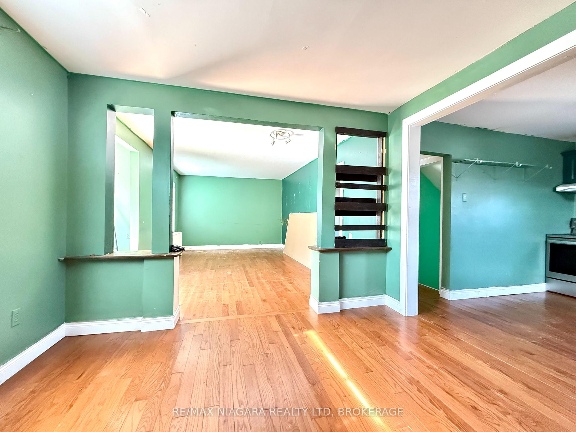 Photo 4 of 4218 Drummond Road, Niagara Falls, Cherrywood — HOMEH