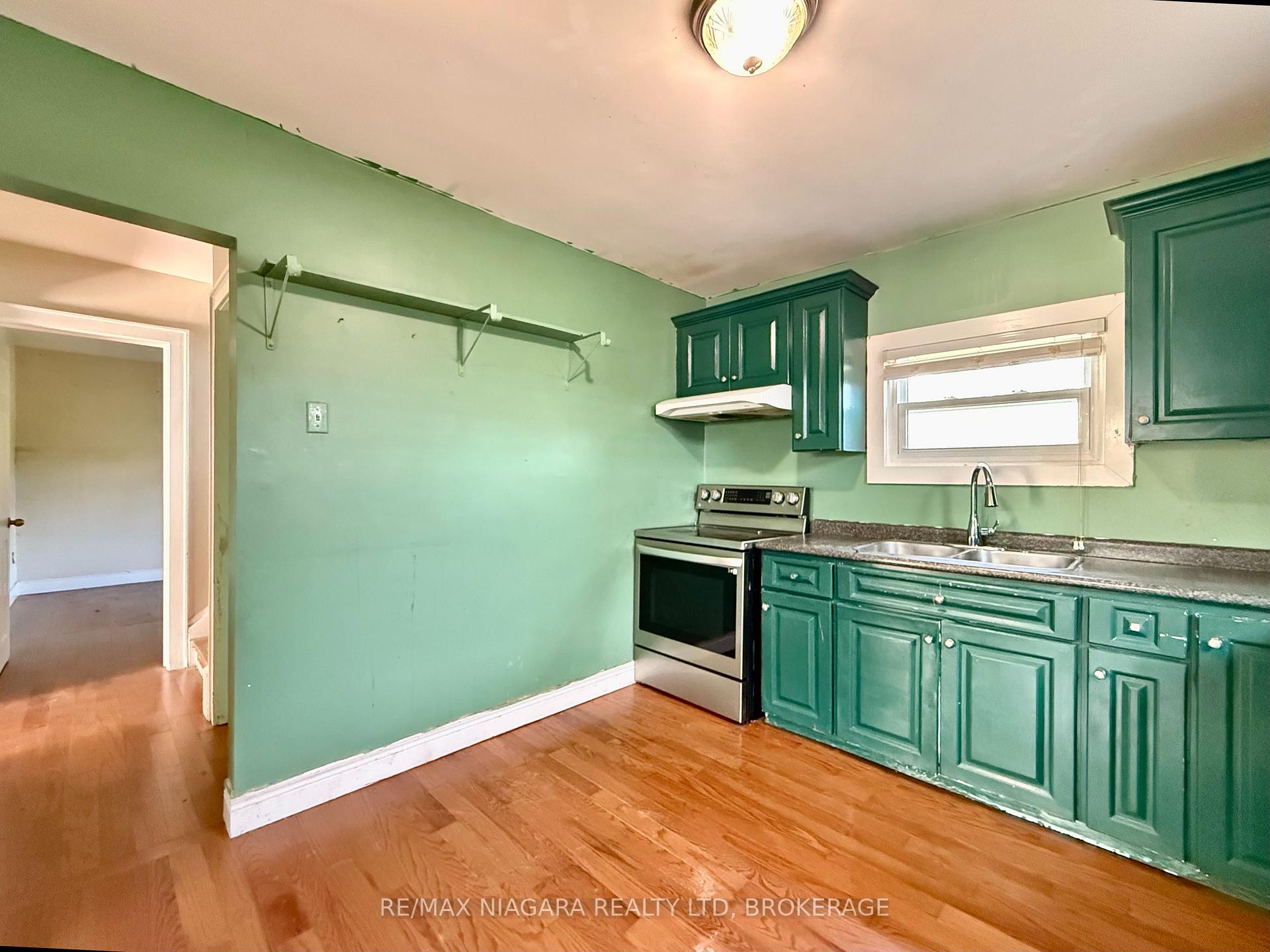 Photo 5 of 4218 Drummond Road, Niagara Falls, Cherrywood — HOMEH