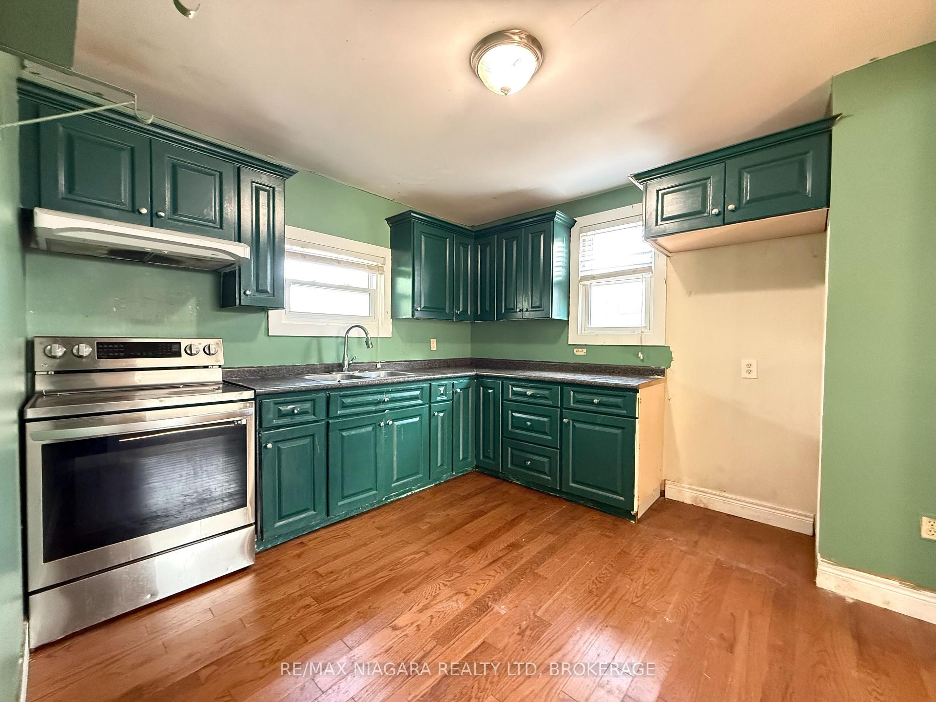 Photo 6 of 4218 Drummond Road, Niagara Falls, Cherrywood — HOMEH