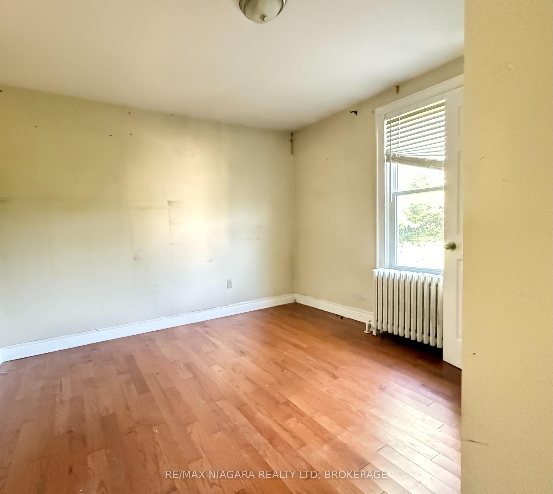 Photo 7 of 4218 Drummond Road, Niagara Falls, Cherrywood — HOMEH
