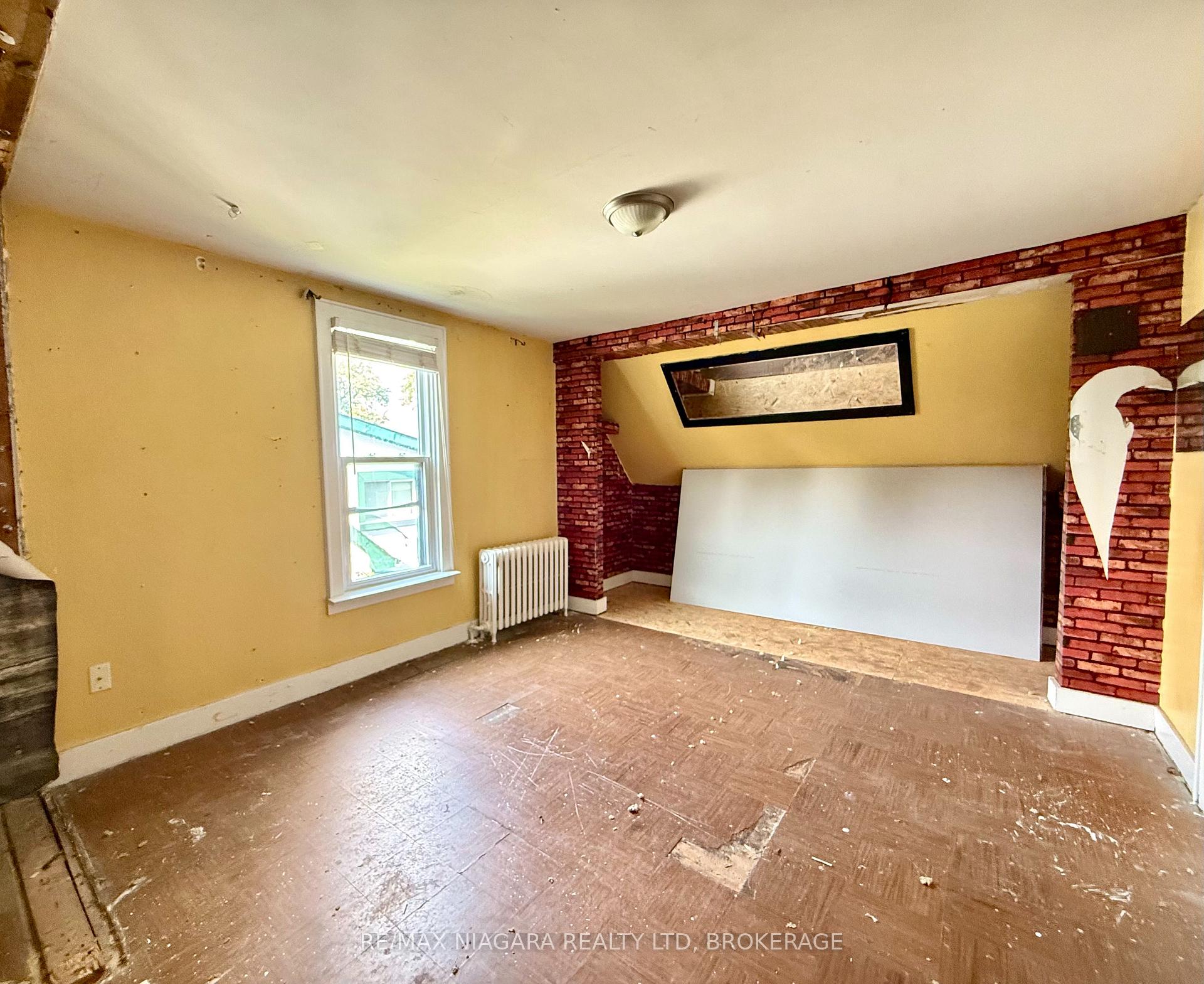 Photo 10 of 4218 Drummond Road, Niagara Falls, Cherrywood — HOMEH