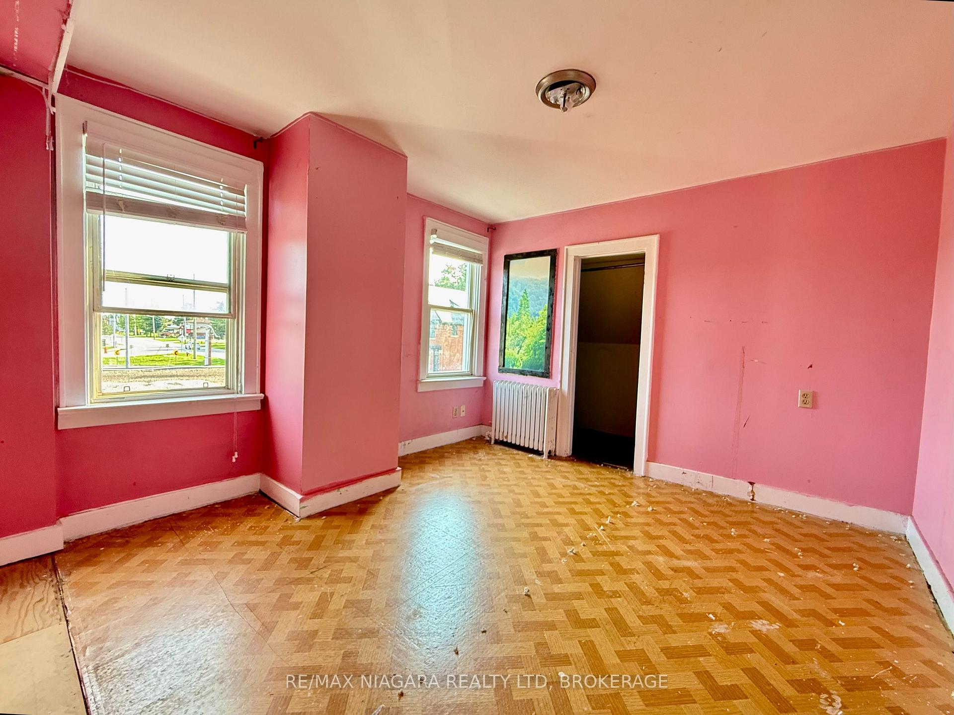Photo 11 of 4218 Drummond Road, Niagara Falls, Cherrywood — HOMEH