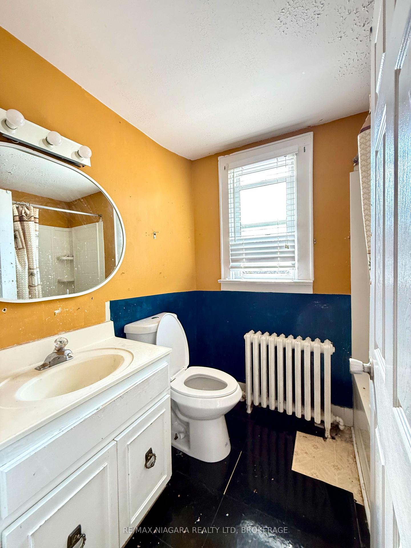 Photo 12 of 4218 Drummond Road, Niagara Falls, Cherrywood — HOMEH