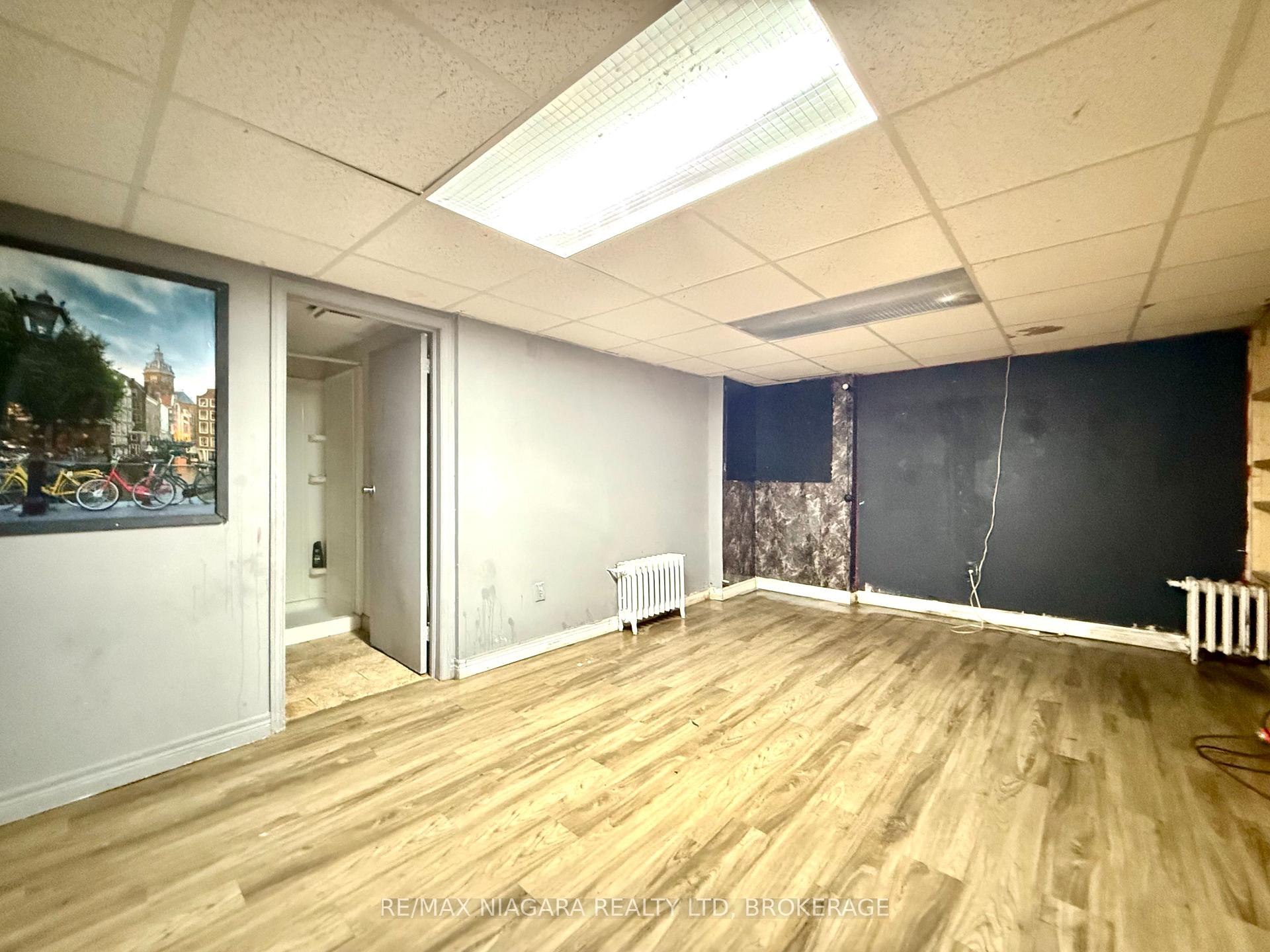 Photo 13 of 4218 Drummond Road, Niagara Falls, Cherrywood — HOMEH