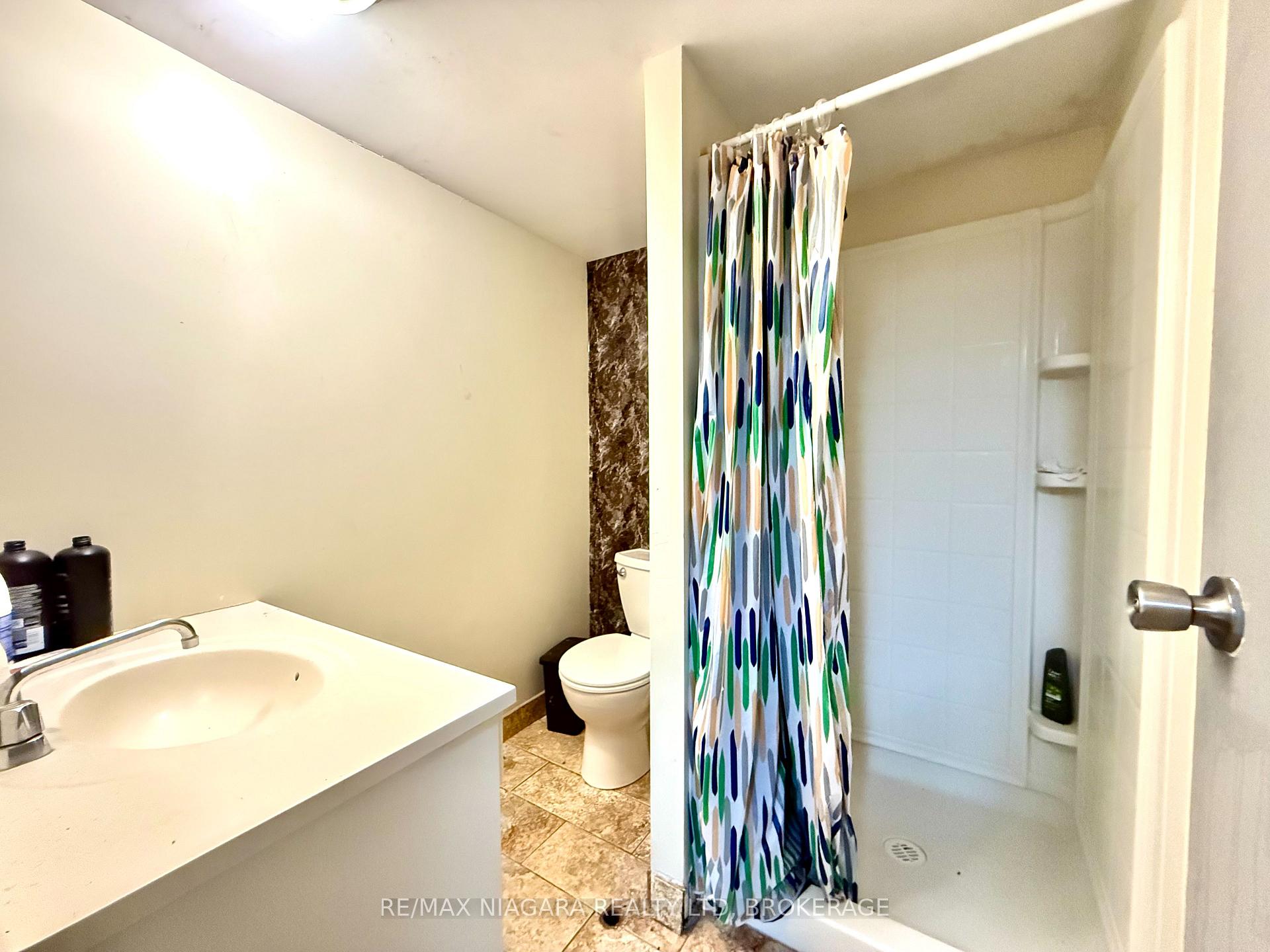 Photo 15 of 4218 Drummond Road, Niagara Falls, Cherrywood — HOMEH