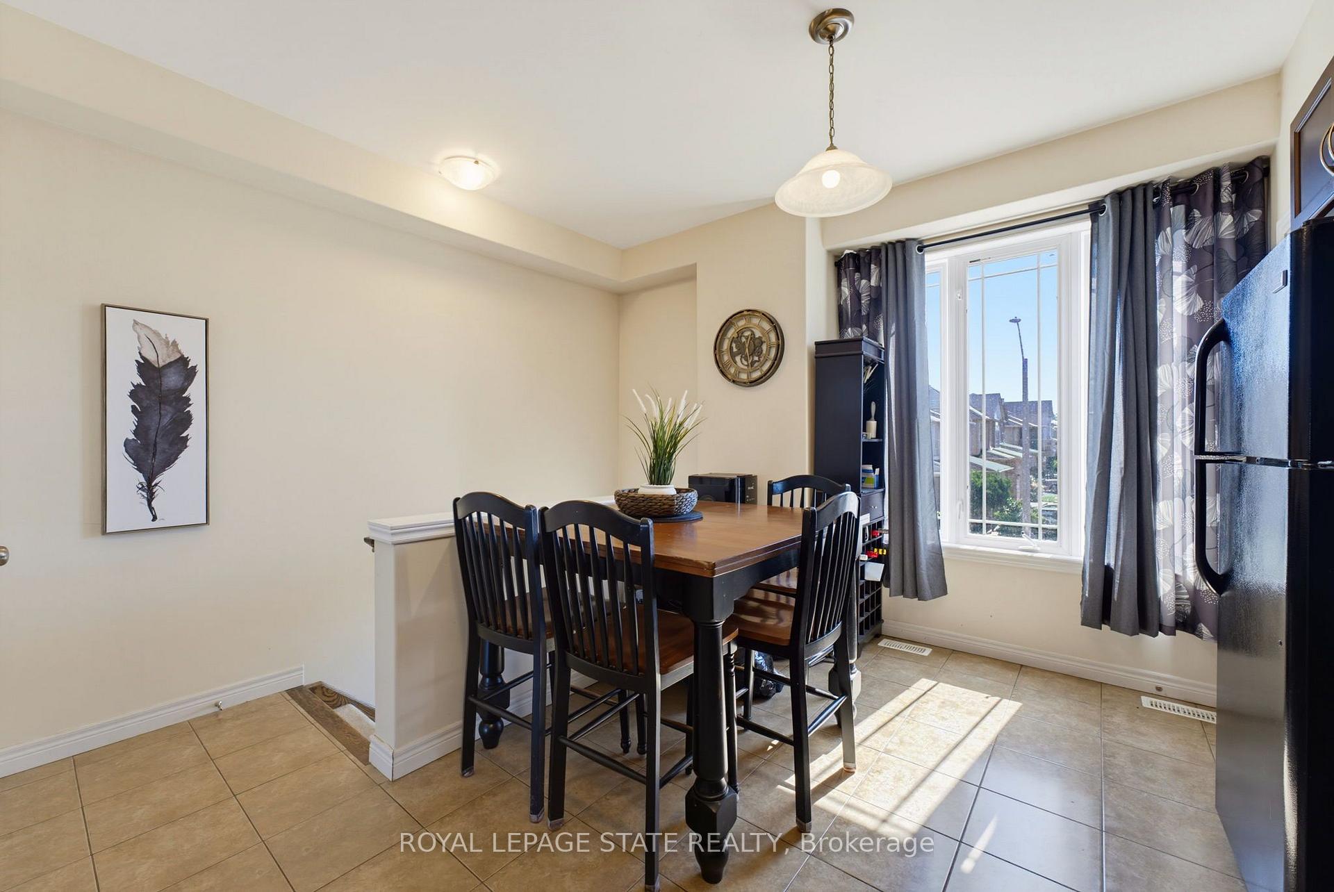 Photo 11 of 41 Edenrock Drive, Hamilton, Winona — HOMEH